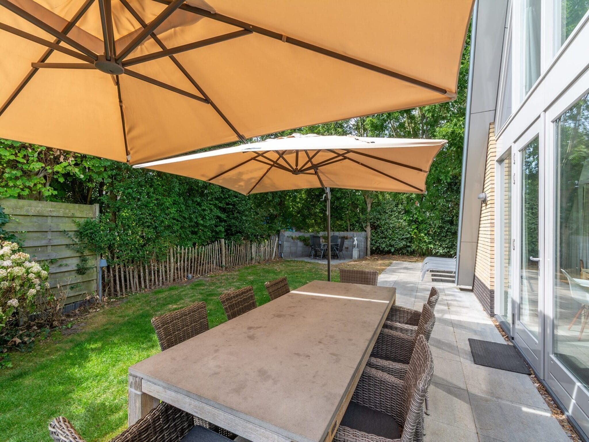 Het terras van Sandepark 171 in Callantsoog