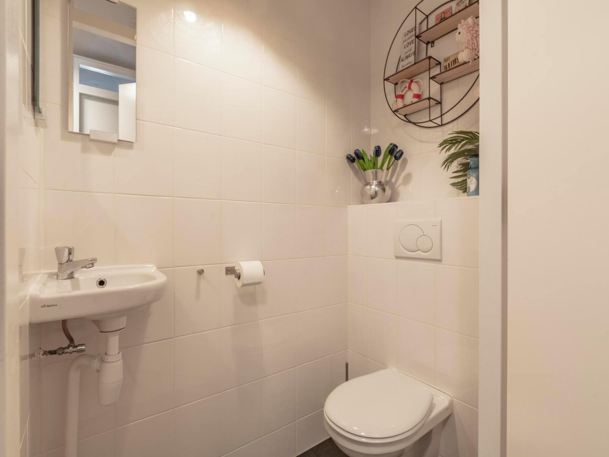 De badkamer van Strandleven 006 in Groote Keeten