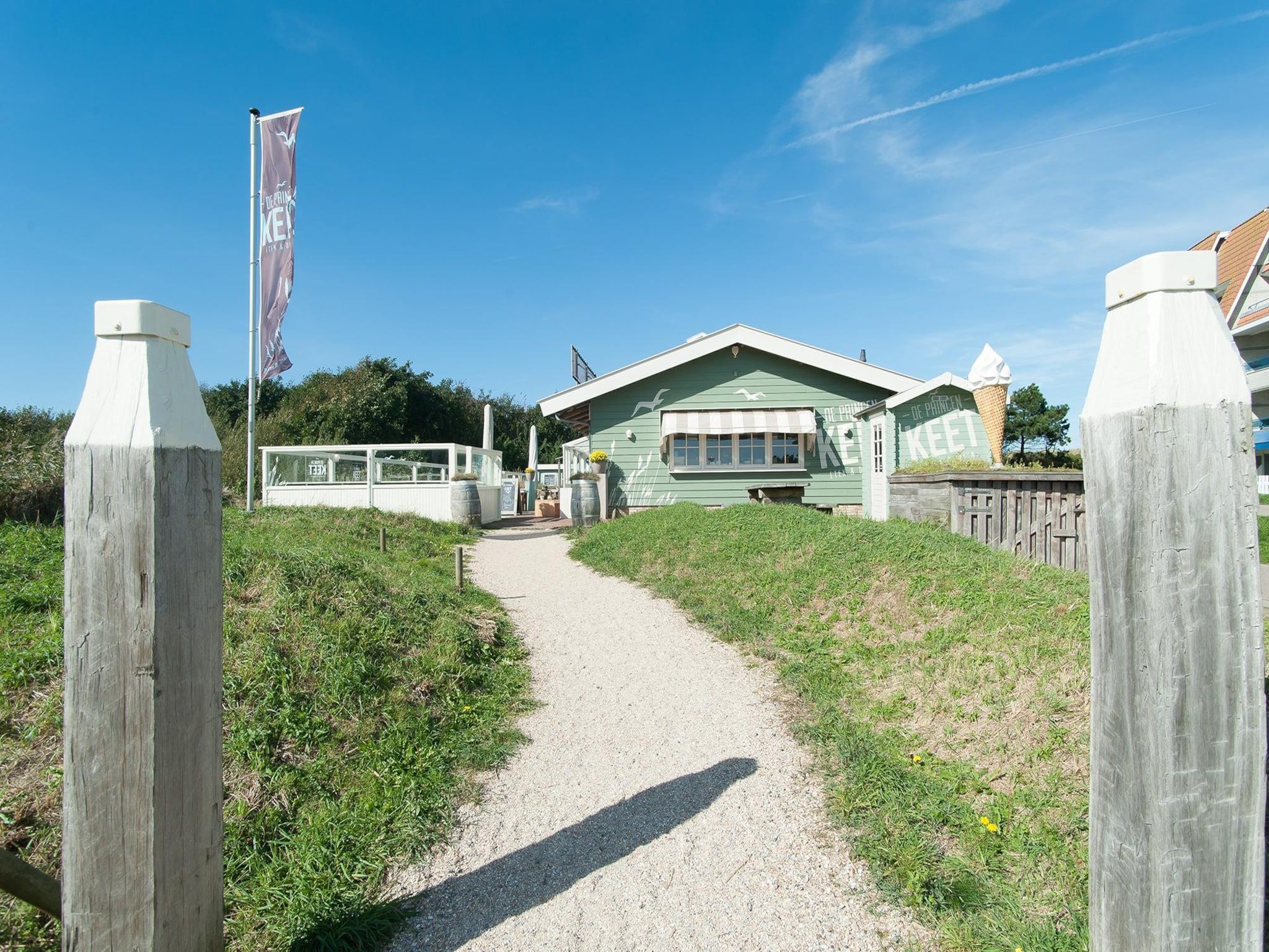 De buitenkant van Strandleven 103 in Groote Keeten