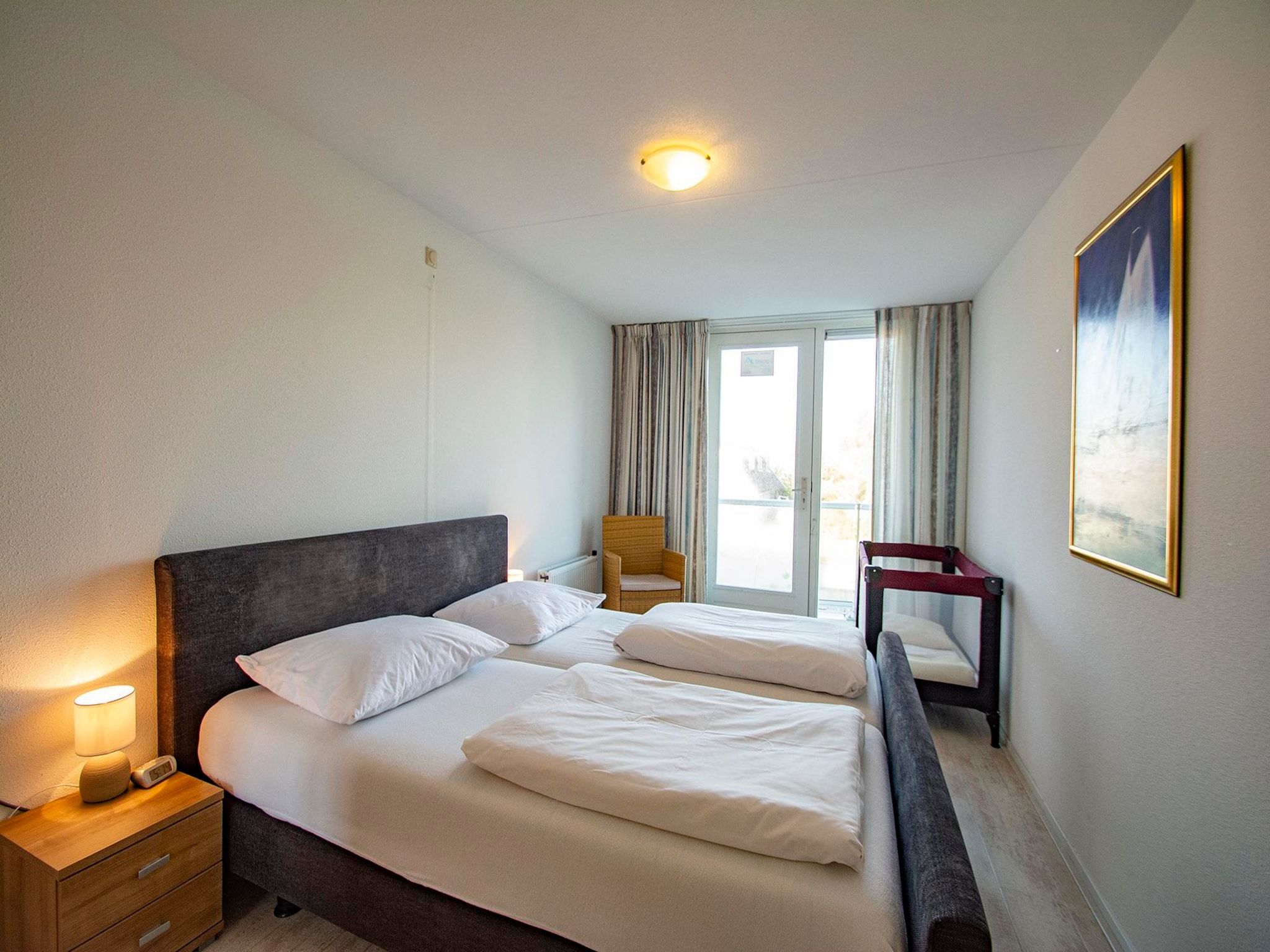 Een slaapkamer van Strandleven 103 in Groote Keeten