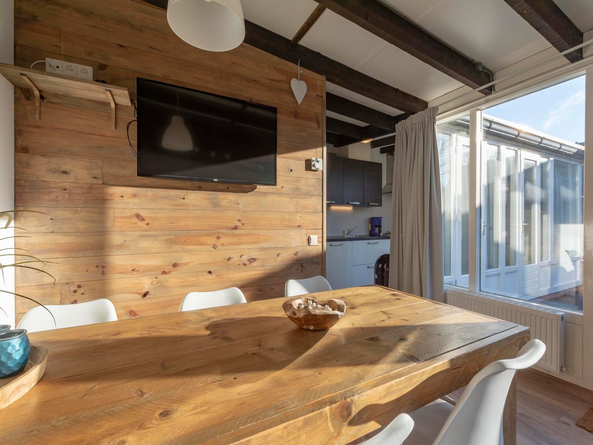 De eetkamer van Duinland 245 in Sint Maartenszee