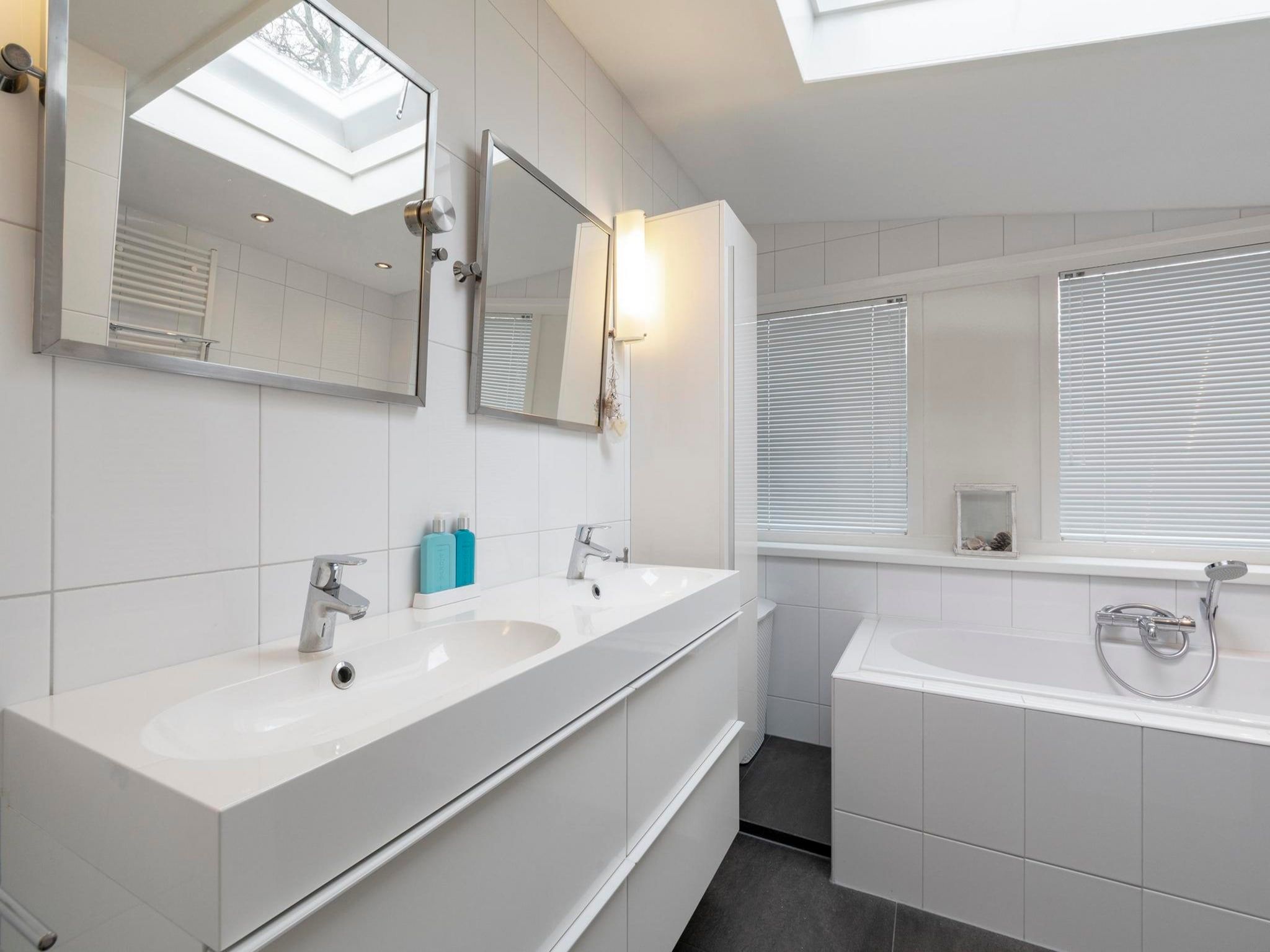De badkamer van Duinland 68 in Sint Maartenszee