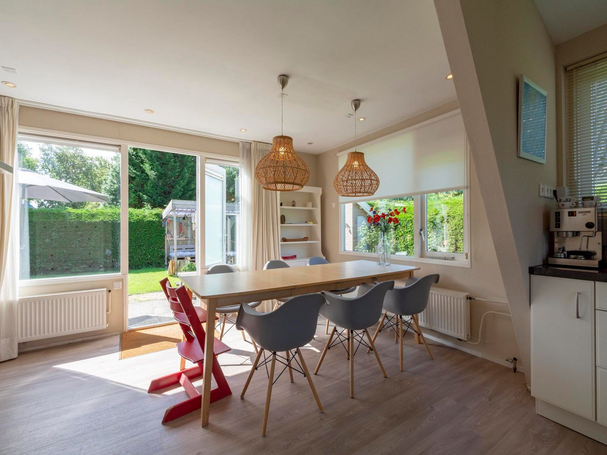De eetkamer van Duinland 46 in Sint Maartenszee