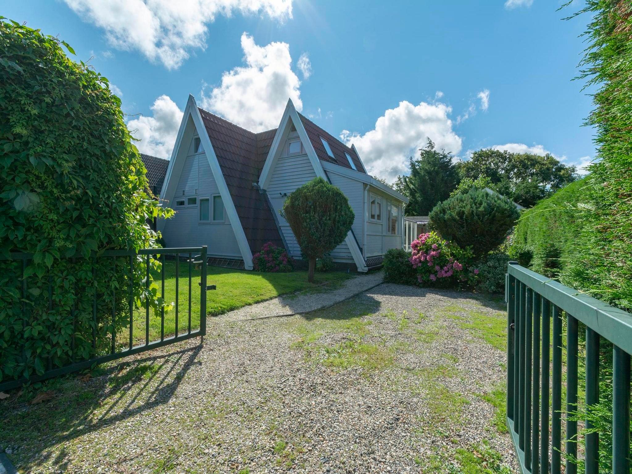 De buitenkant van Duinland 46 in Sint Maartenszee