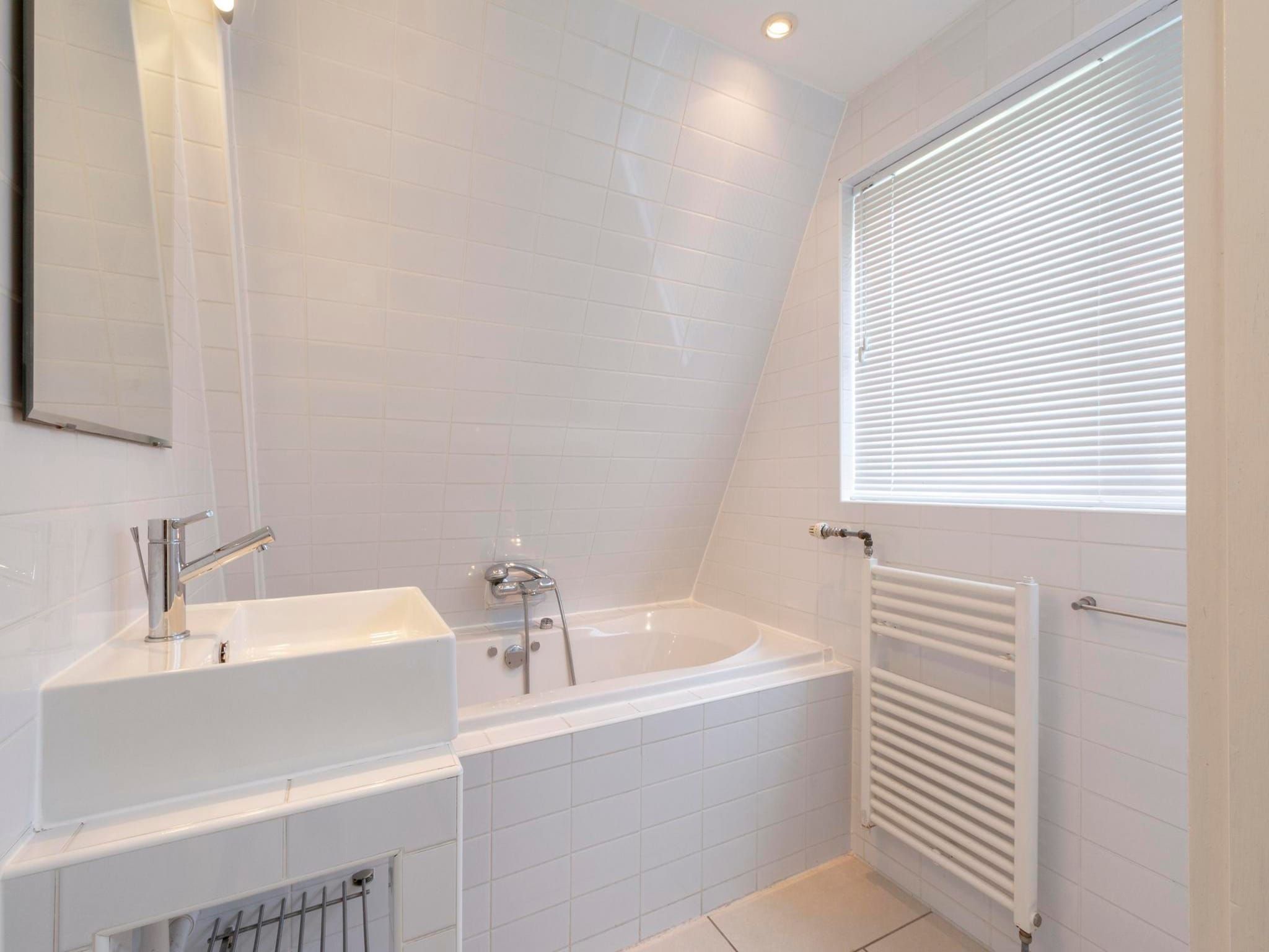 De badkamer van Duinland 46 in Sint Maartenszee