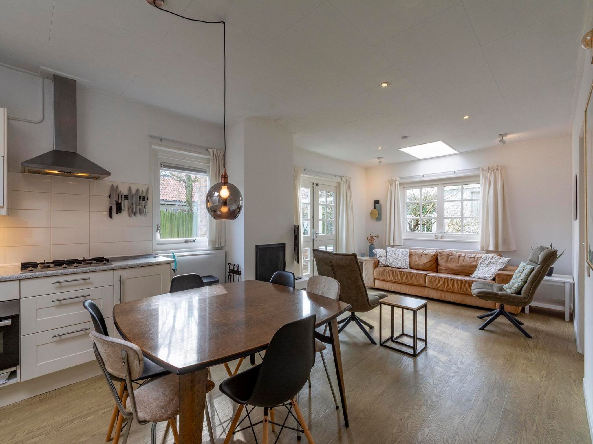 De eetkamer van Duinland 55 in Sint Maartenszee