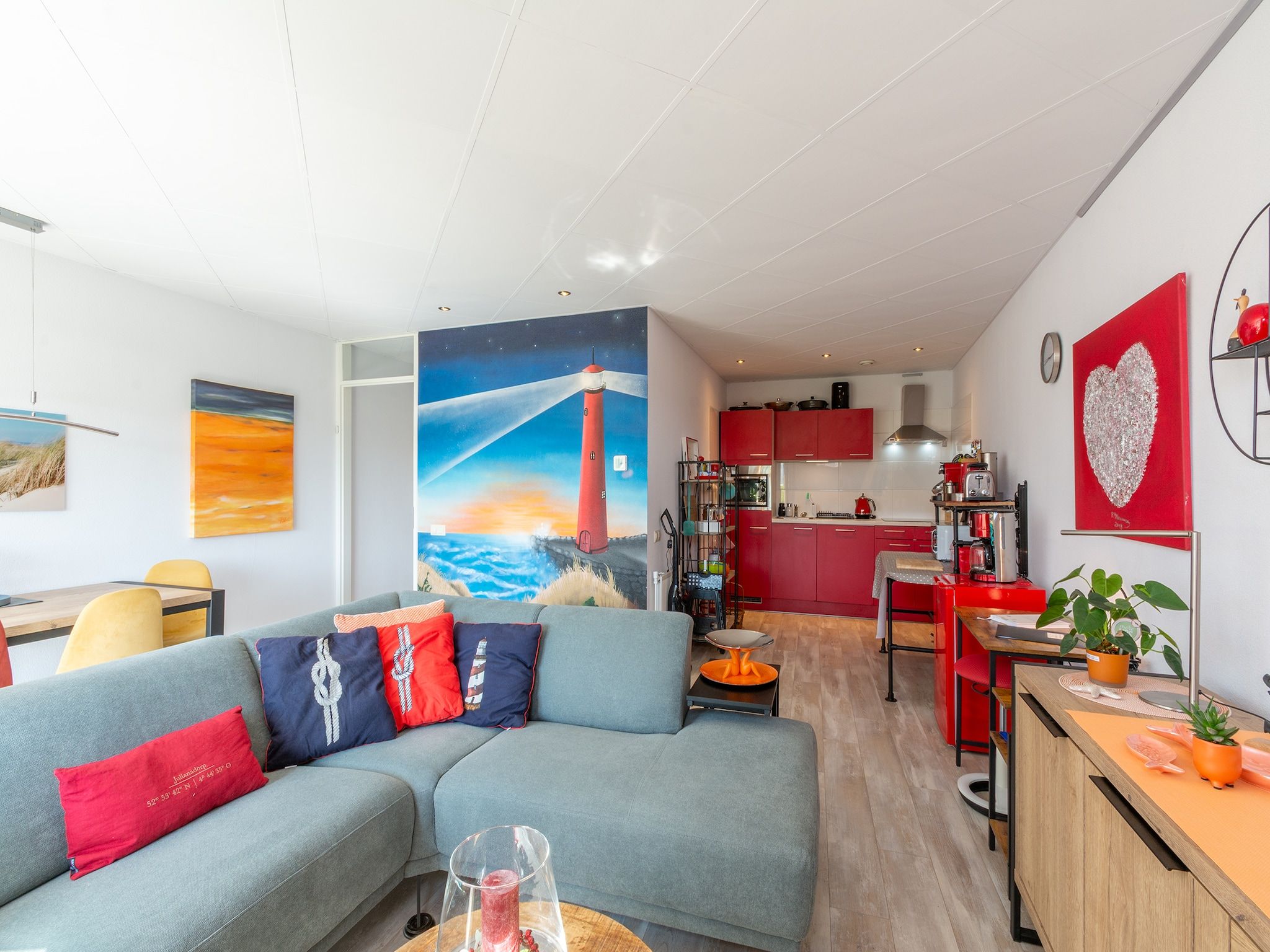 De woonkamer van Strandslag 103 in Julianadorp aan Zee