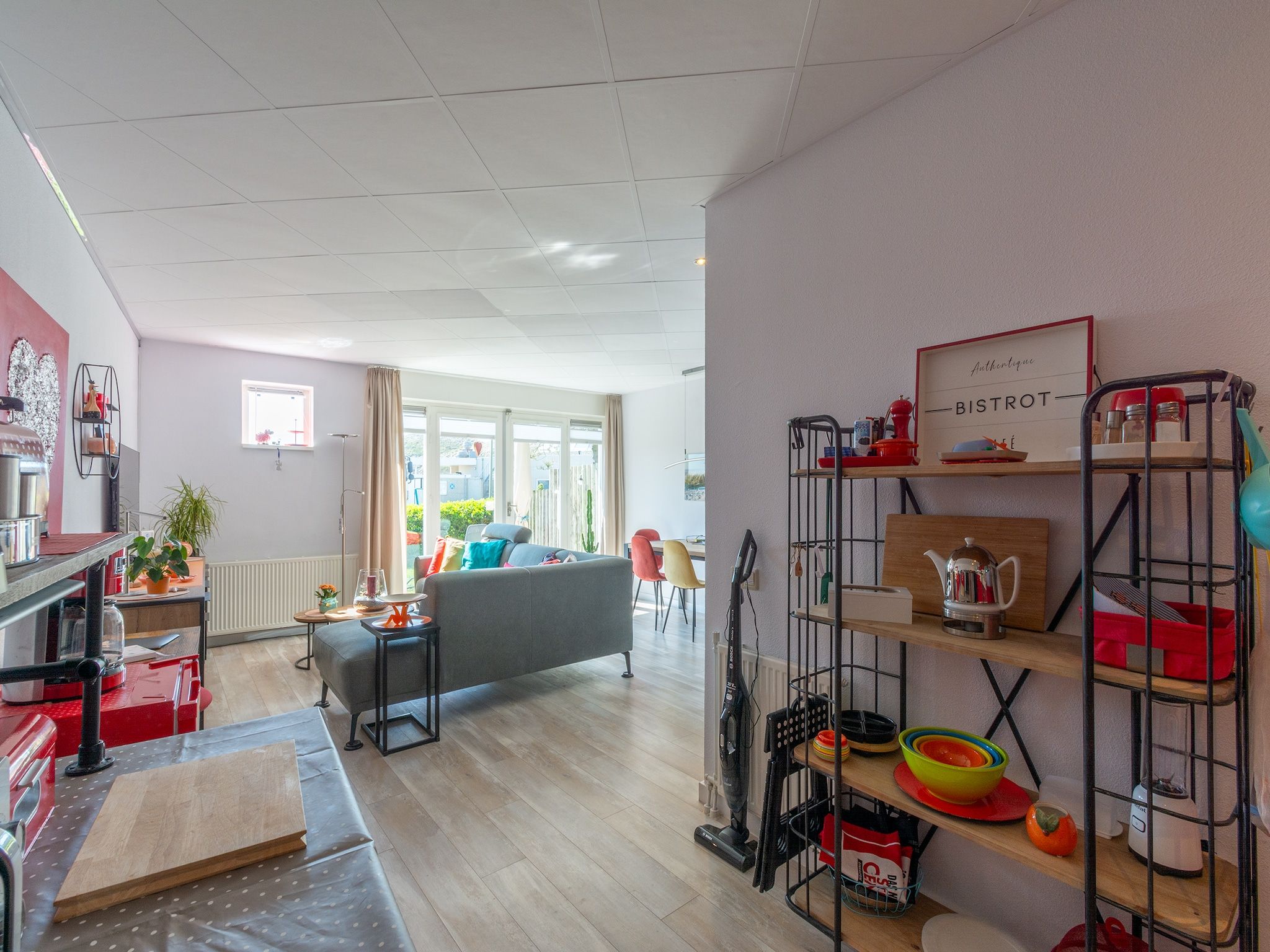 De woonkamer van Strandslag 103 in Julianadorp aan Zee