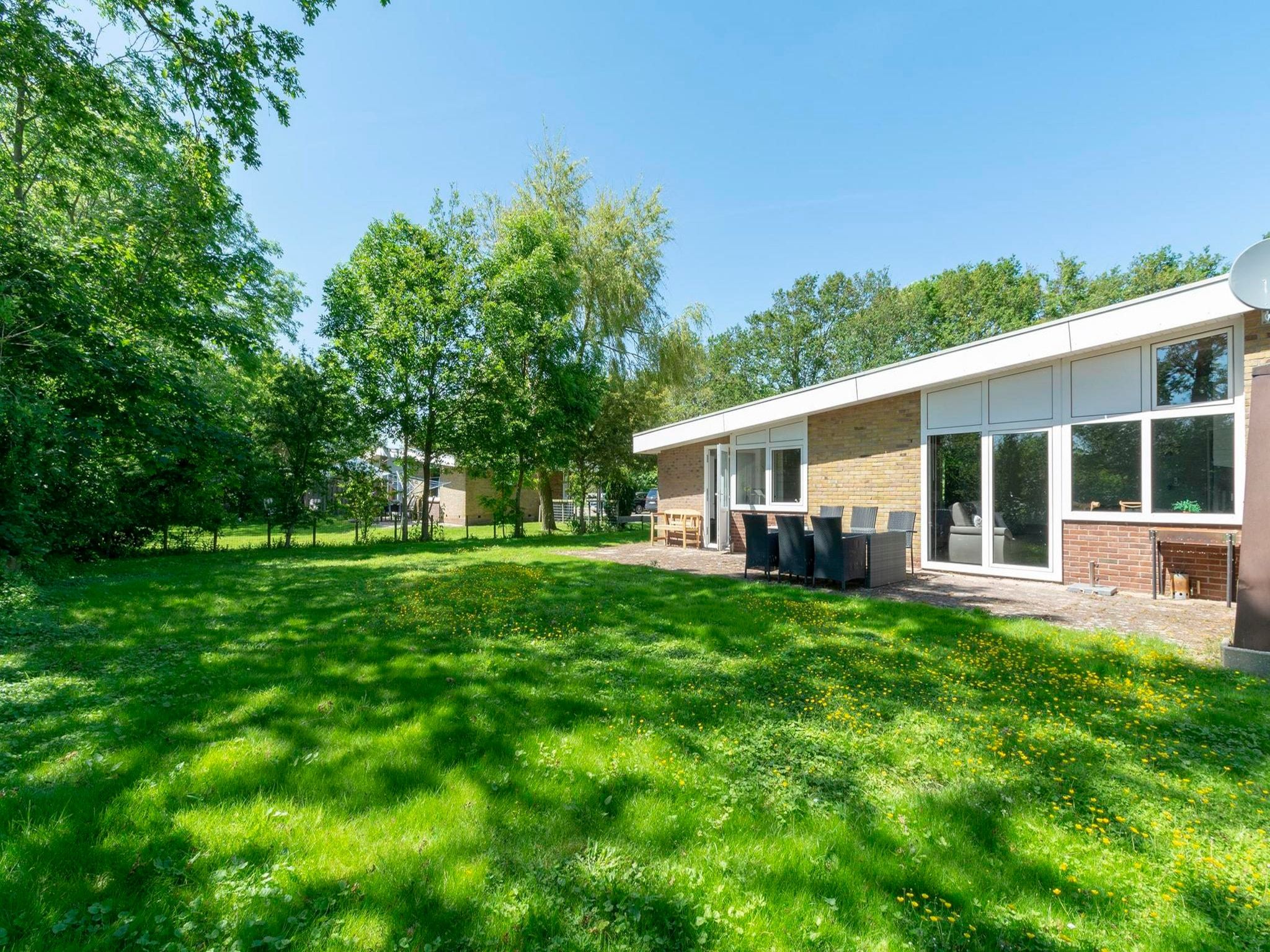 Het terras van Duinland 89 in Sint Maartenszee