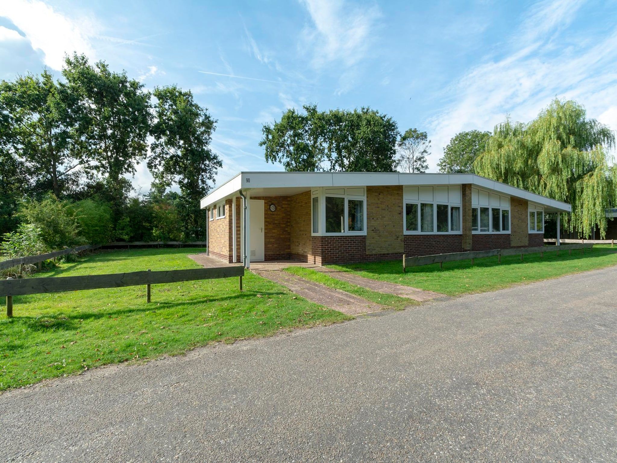 De buitenkant van Duinland 90 in Sint Maartenszee