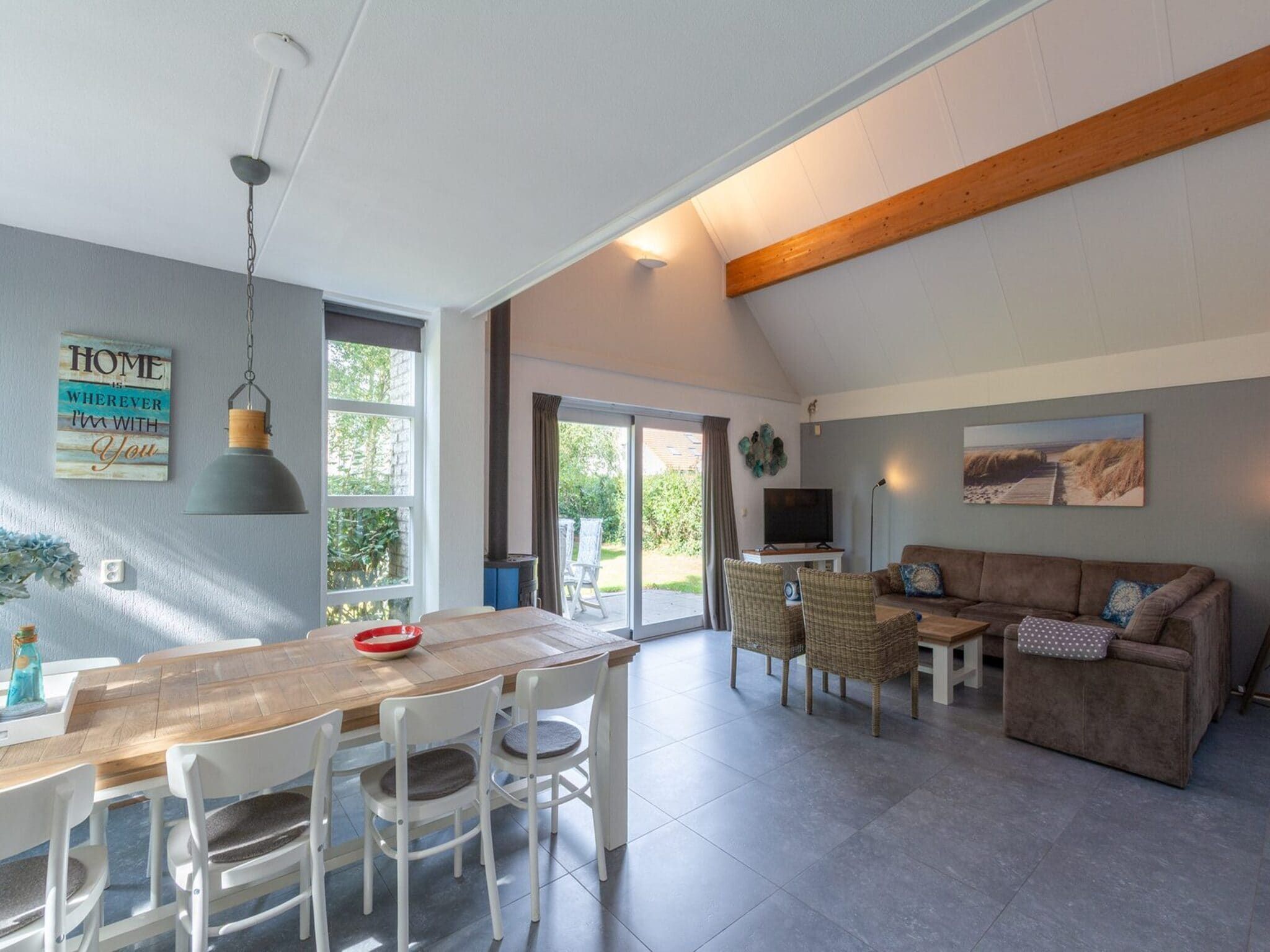 De woonkamer van Ooghduyne 75 in Julianadorp aan Zee