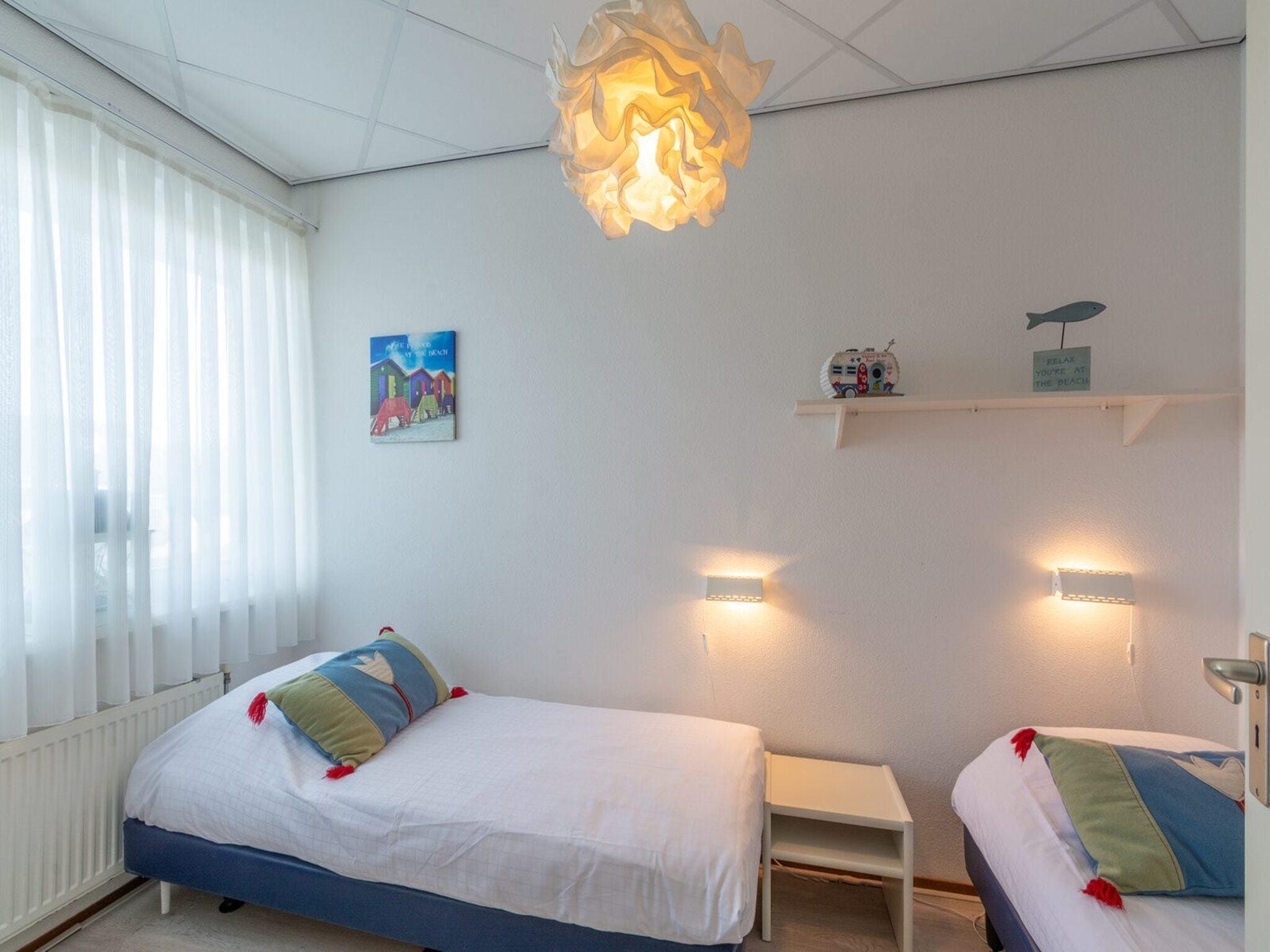 Een slaapkamer van Strandslag 107 in Julianadorp aan Zee