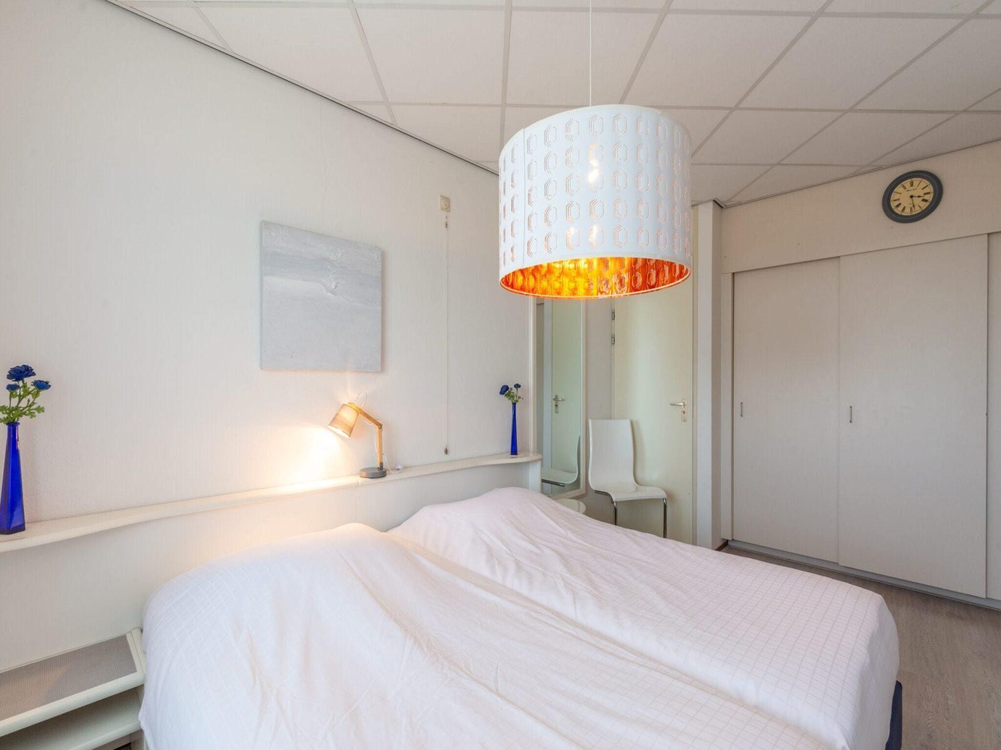 Een slaapkamer van Strandslag 107 in Julianadorp aan Zee