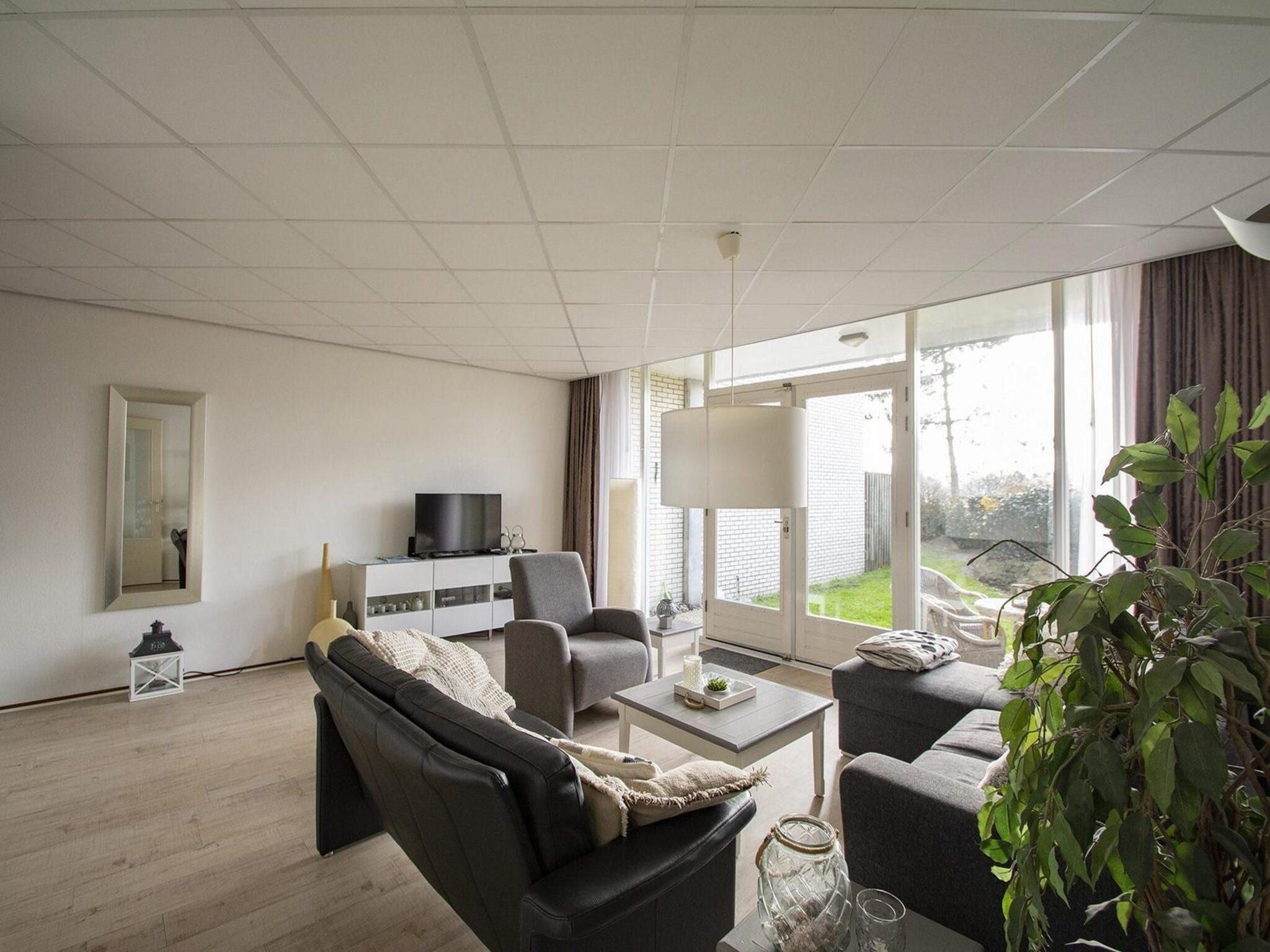 De woonkamer van Strandslag 107 in Julianadorp aan Zee