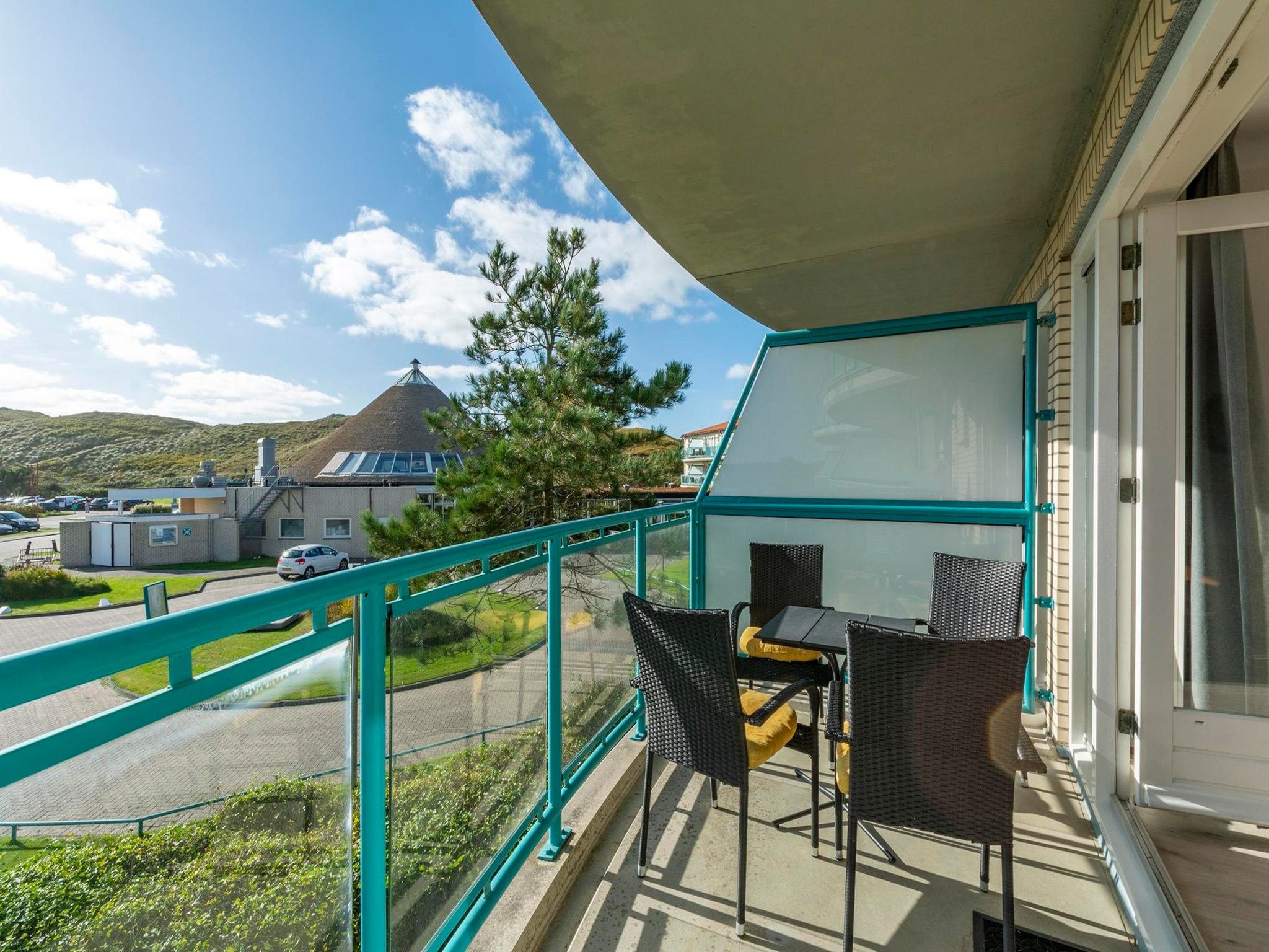 Het terras van Strandslag 127 in Julianadorp aan Zee