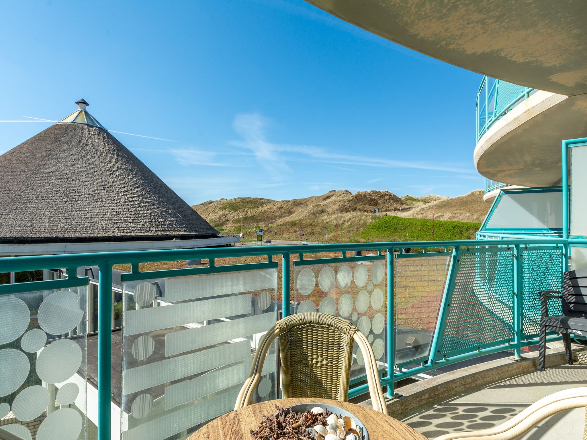 Het terras van Strandslag 157 in Julianadorp aan Zee
