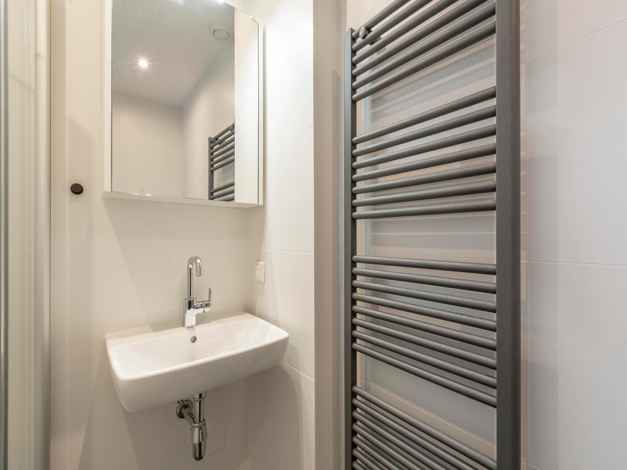 De badkamer van Abbestederweg 24A in Callantsoog