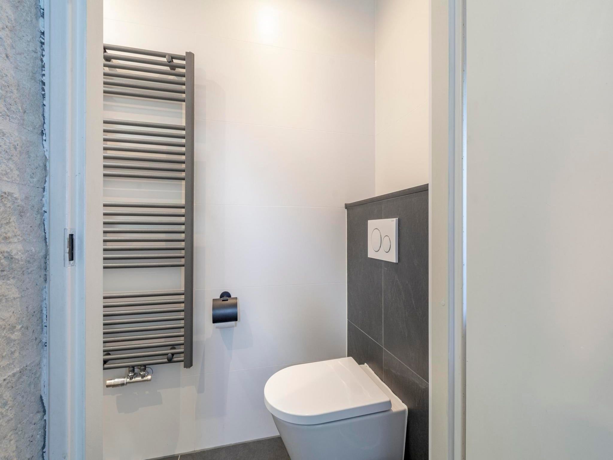 De badkamer van Abbestederweg 24A in Callantsoog