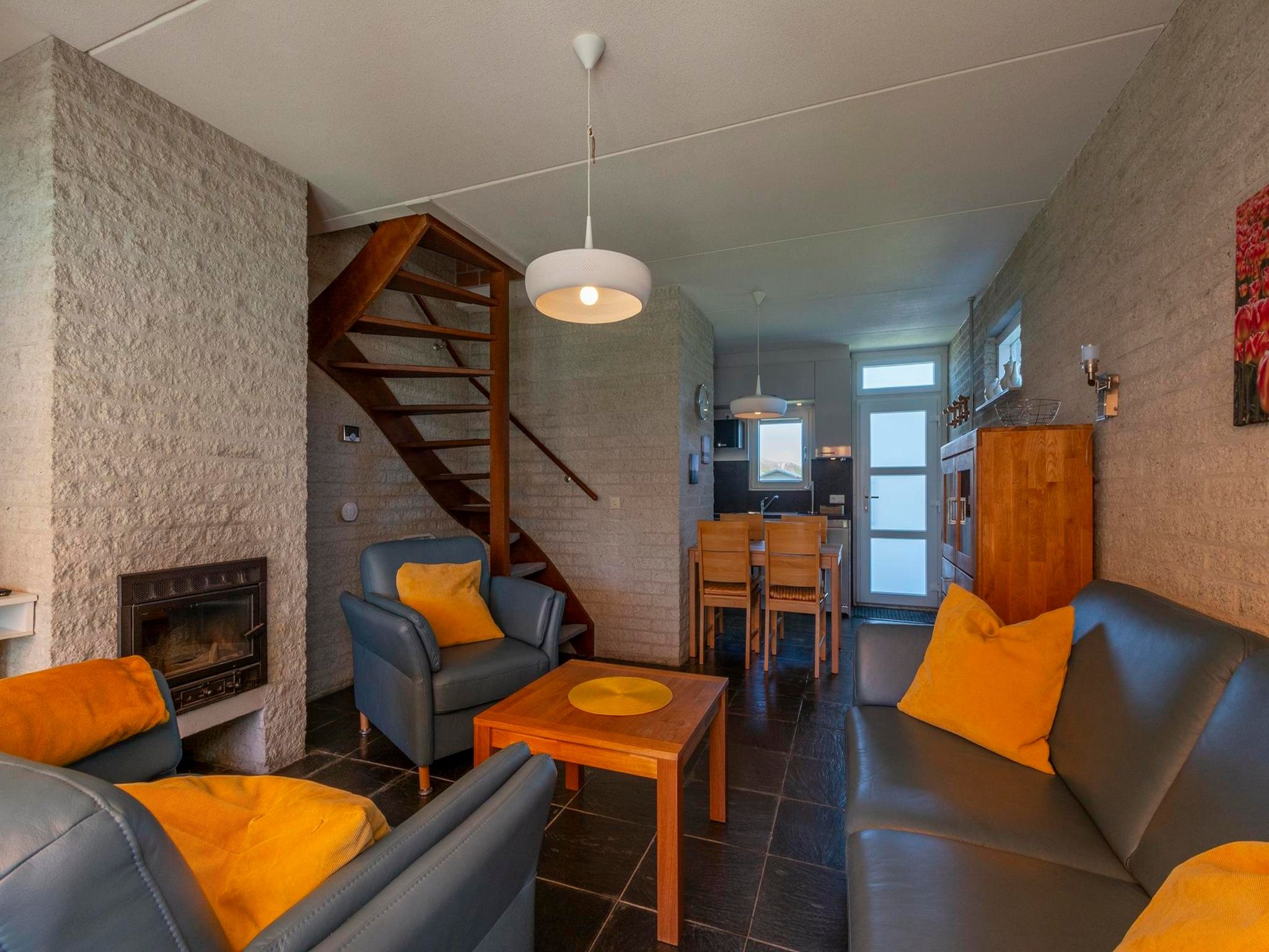 De woonkamer van Abbestederweg 24A in Callantsoog