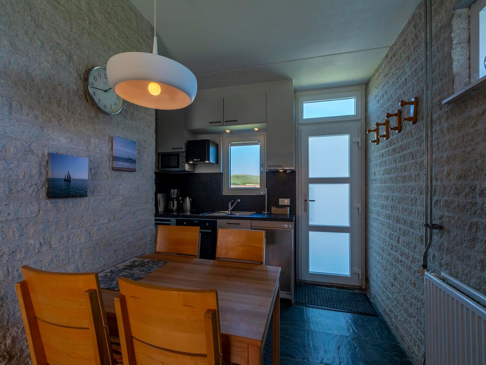 De eetkamer van Abbestederweg 24A in Callantsoog