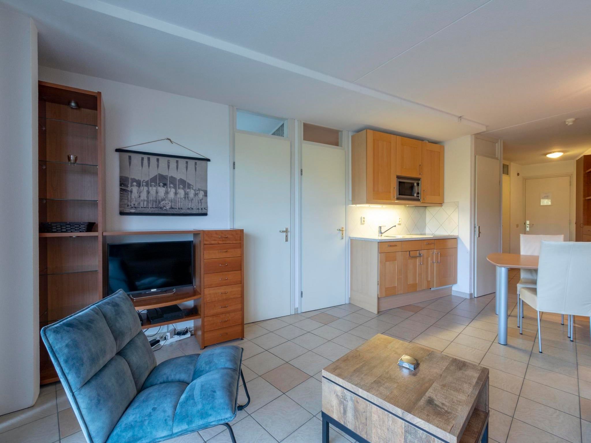 De woonkamer van Wijde Blick 208 in Callantsoog