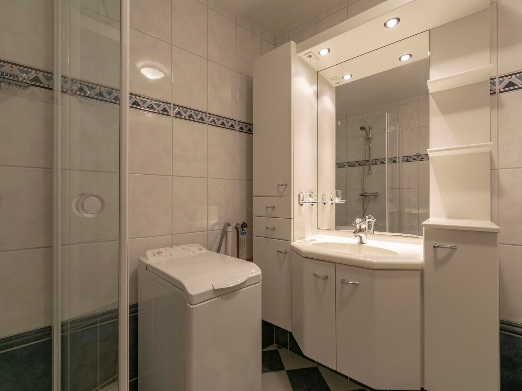 De badkamer van Wijde Blick 208 in Callantsoog