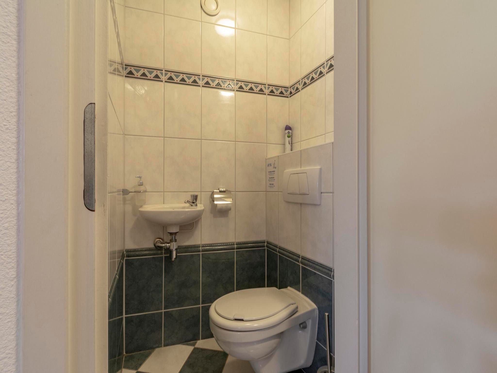 De badkamer van Wijde Blick 208 in Callantsoog