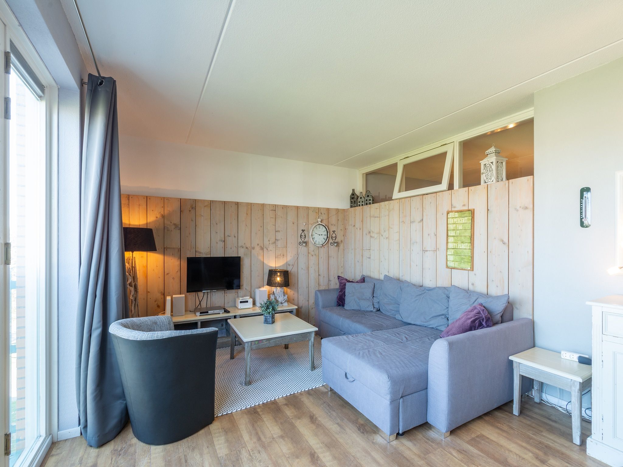 De woonkamer van Strandslag 193 in Julianadorp aan Zee
