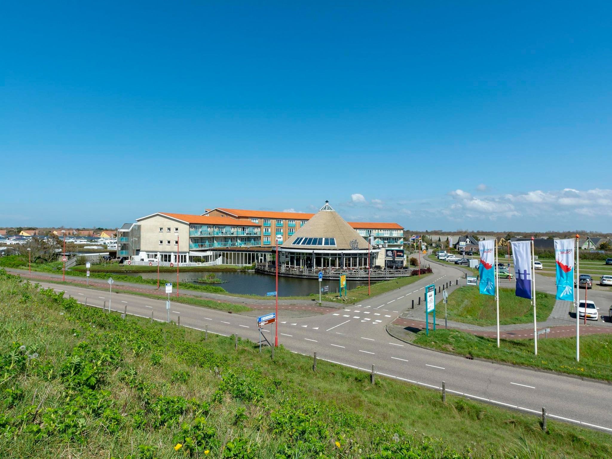 De buitenkant van Strandslag 193 in Julianadorp aan Zee