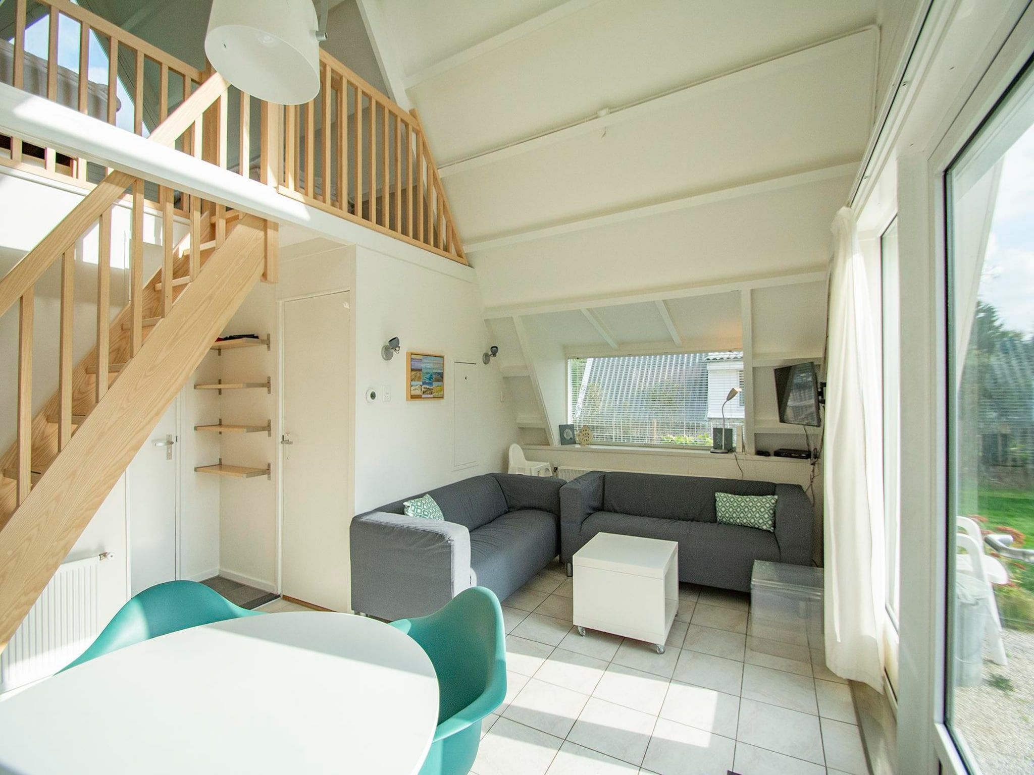 De woonkamer van Sandepark 66 in Callantsoog