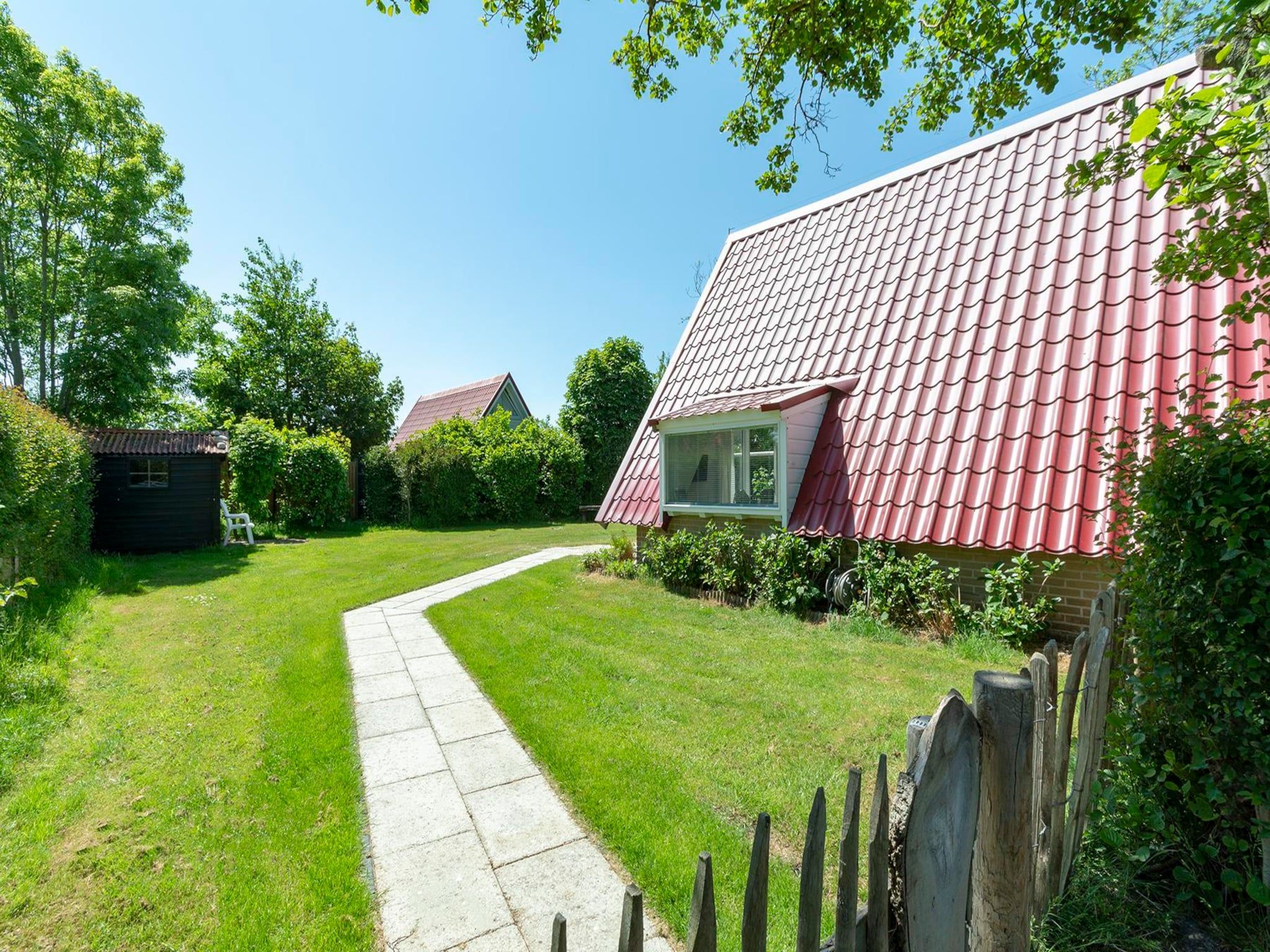 De tuin van Sandepark 66 in Callantsoog