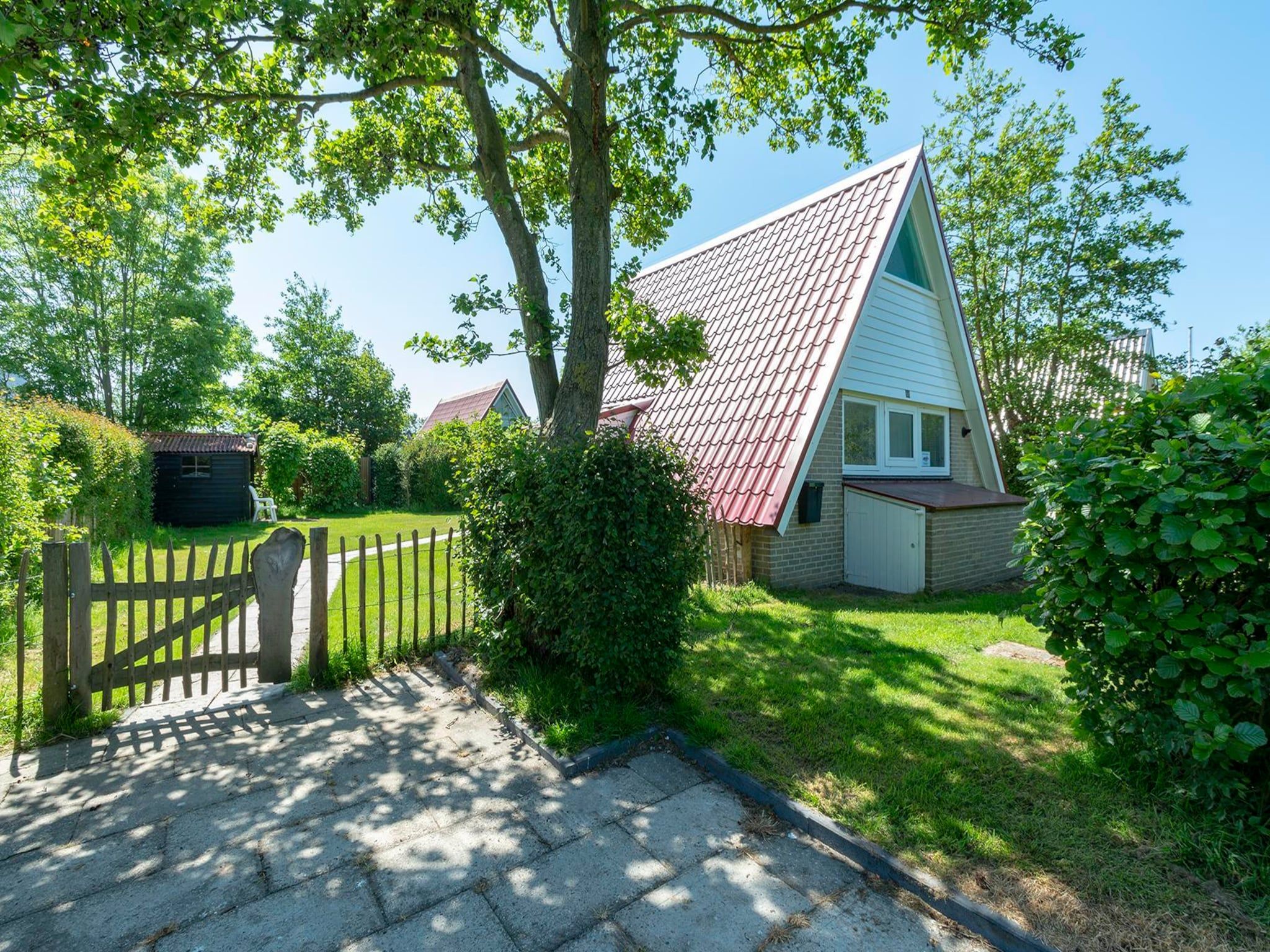 De tuin van Sandepark 66 in Callantsoog