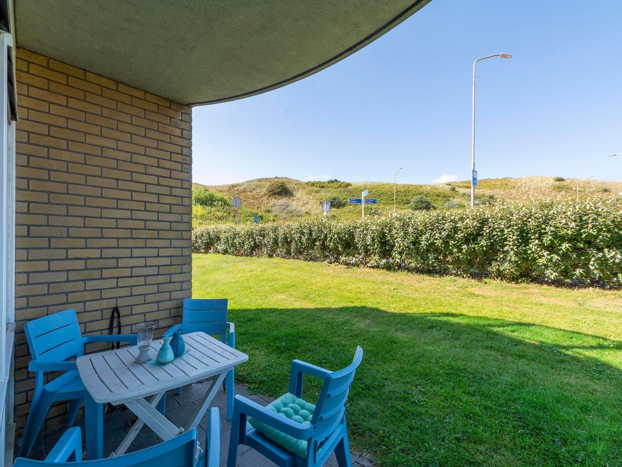 Het terras van Beach Appartement 07 in Callantsoog