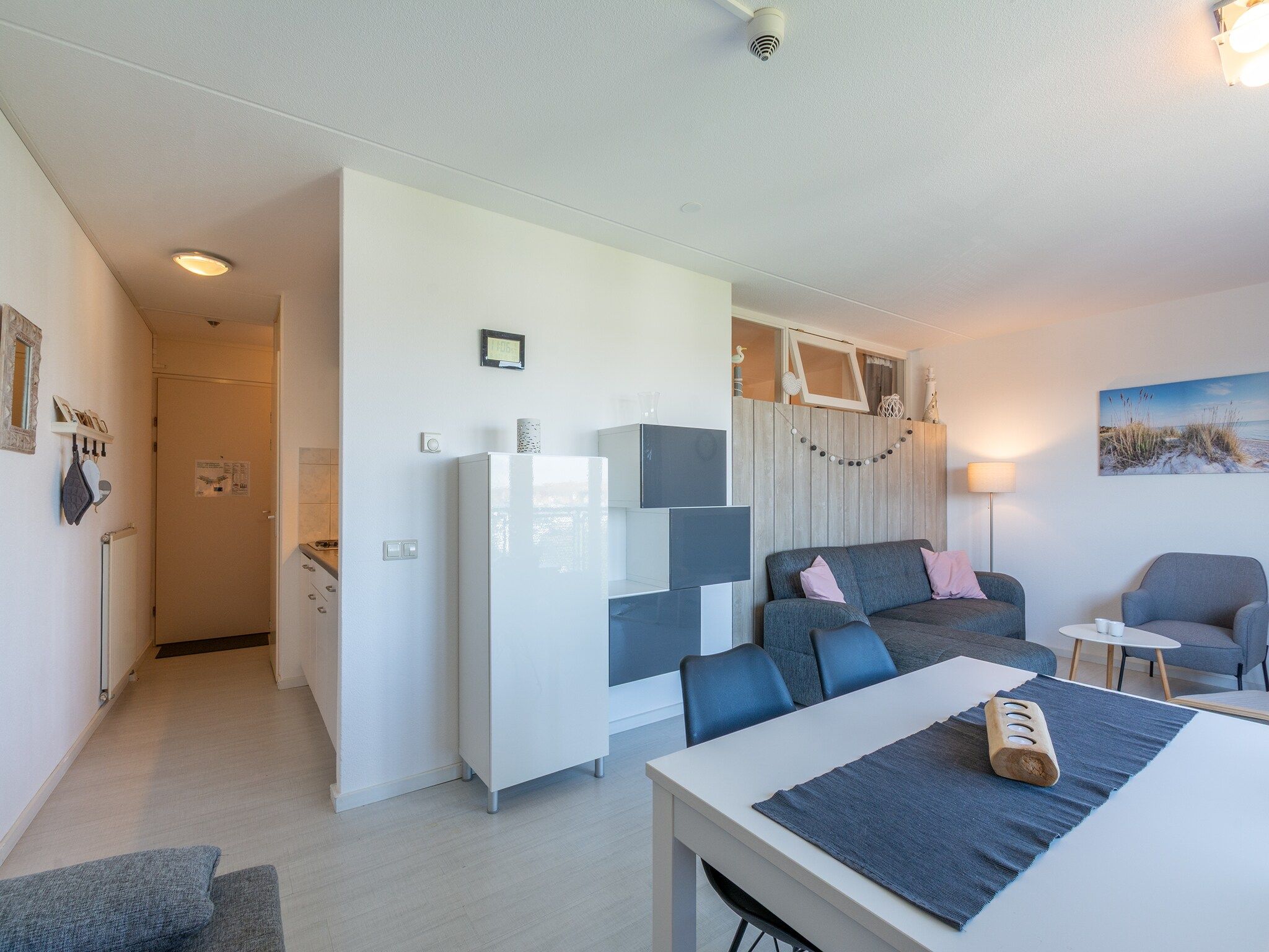 De woonkamer van Strandslag 195 in Julianadorp aan Zee