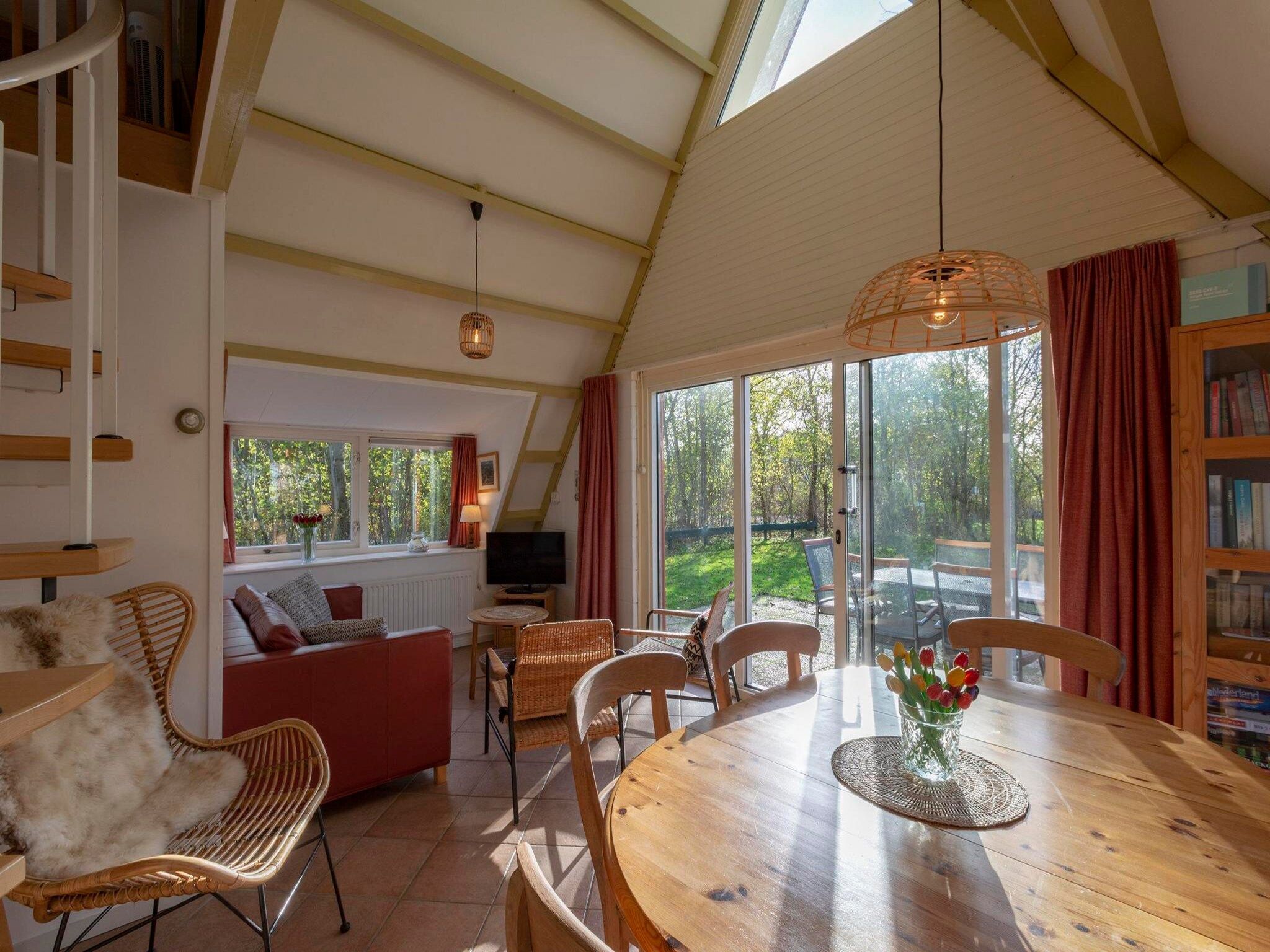 De woonkamer van Sandepark 93 in Callantsoog