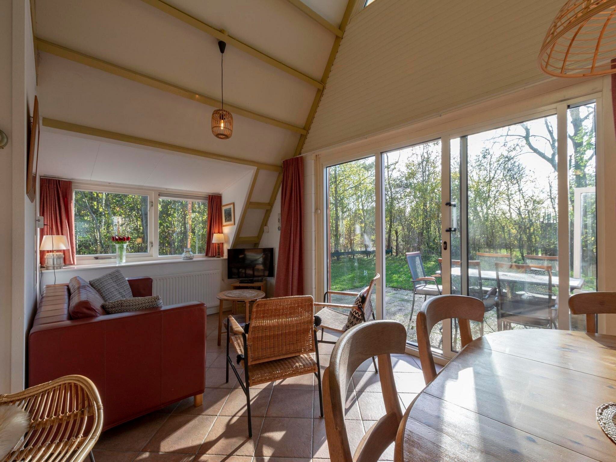 De woonkamer van Sandepark 93 in Callantsoog
