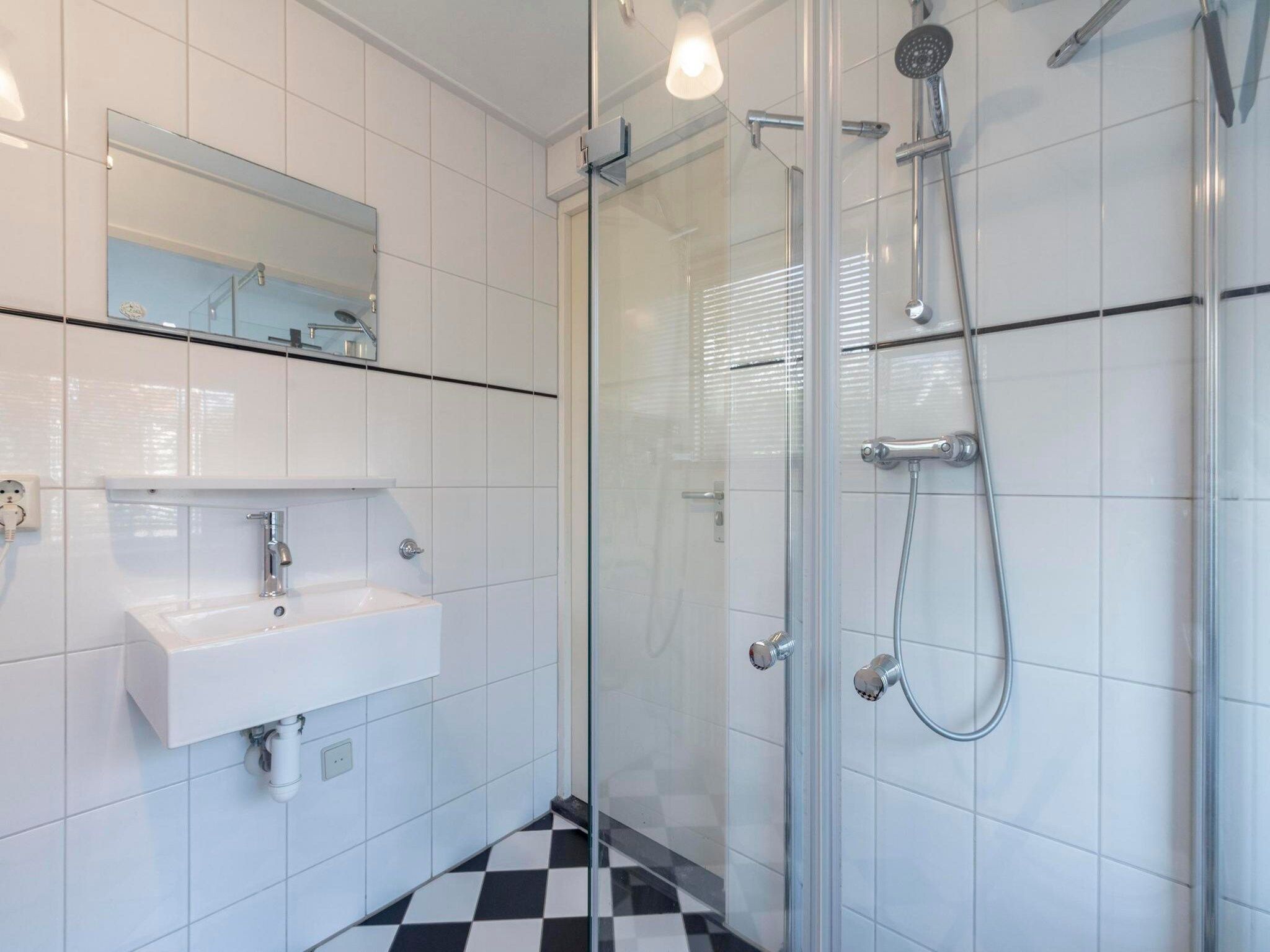 De badkamer van Sandepark 93 in Callantsoog