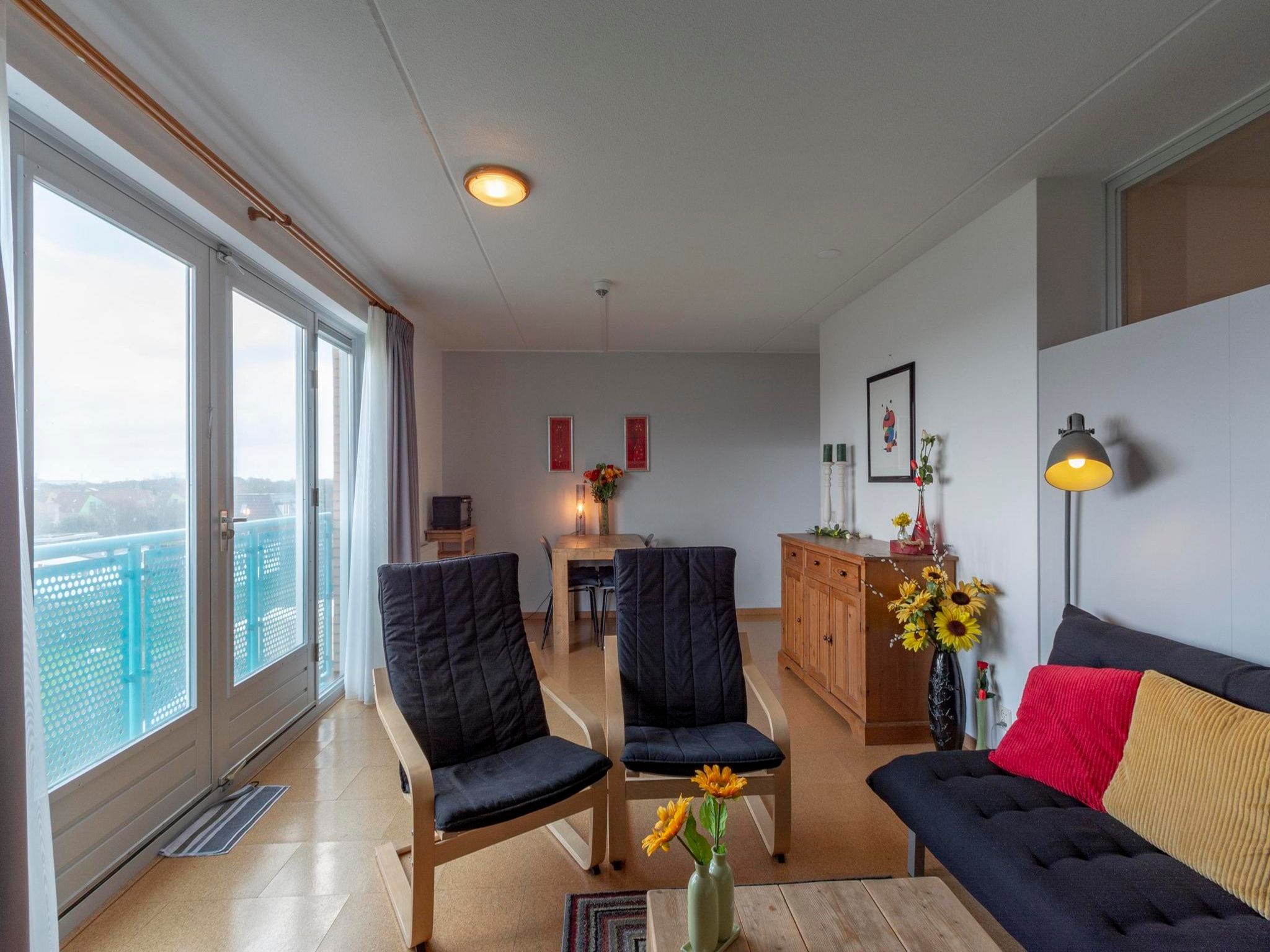 De woonkamer van Strandslag 199 in Julianadorp aan Zee