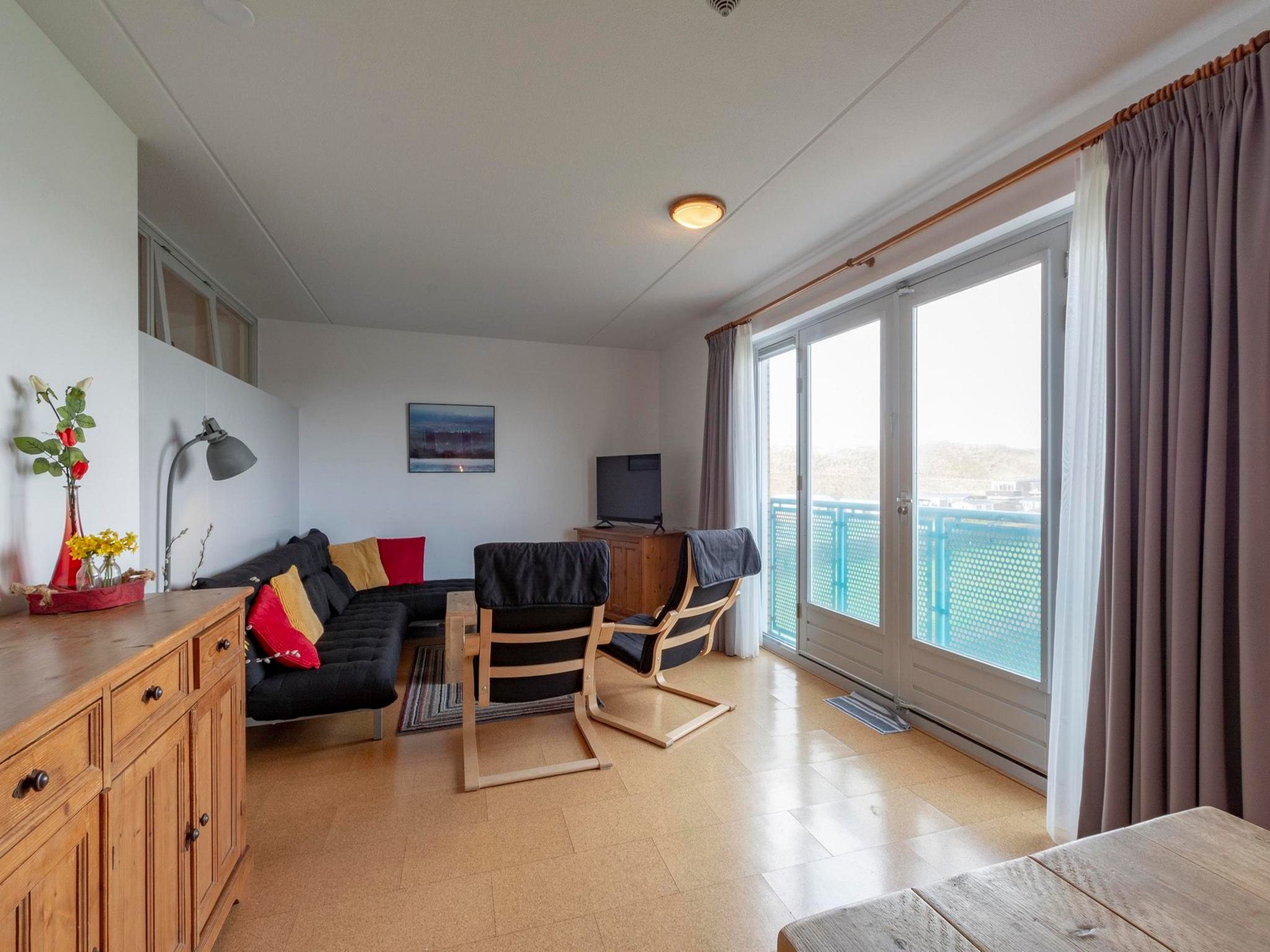 De woonkamer van Strandslag 199 in Julianadorp aan Zee