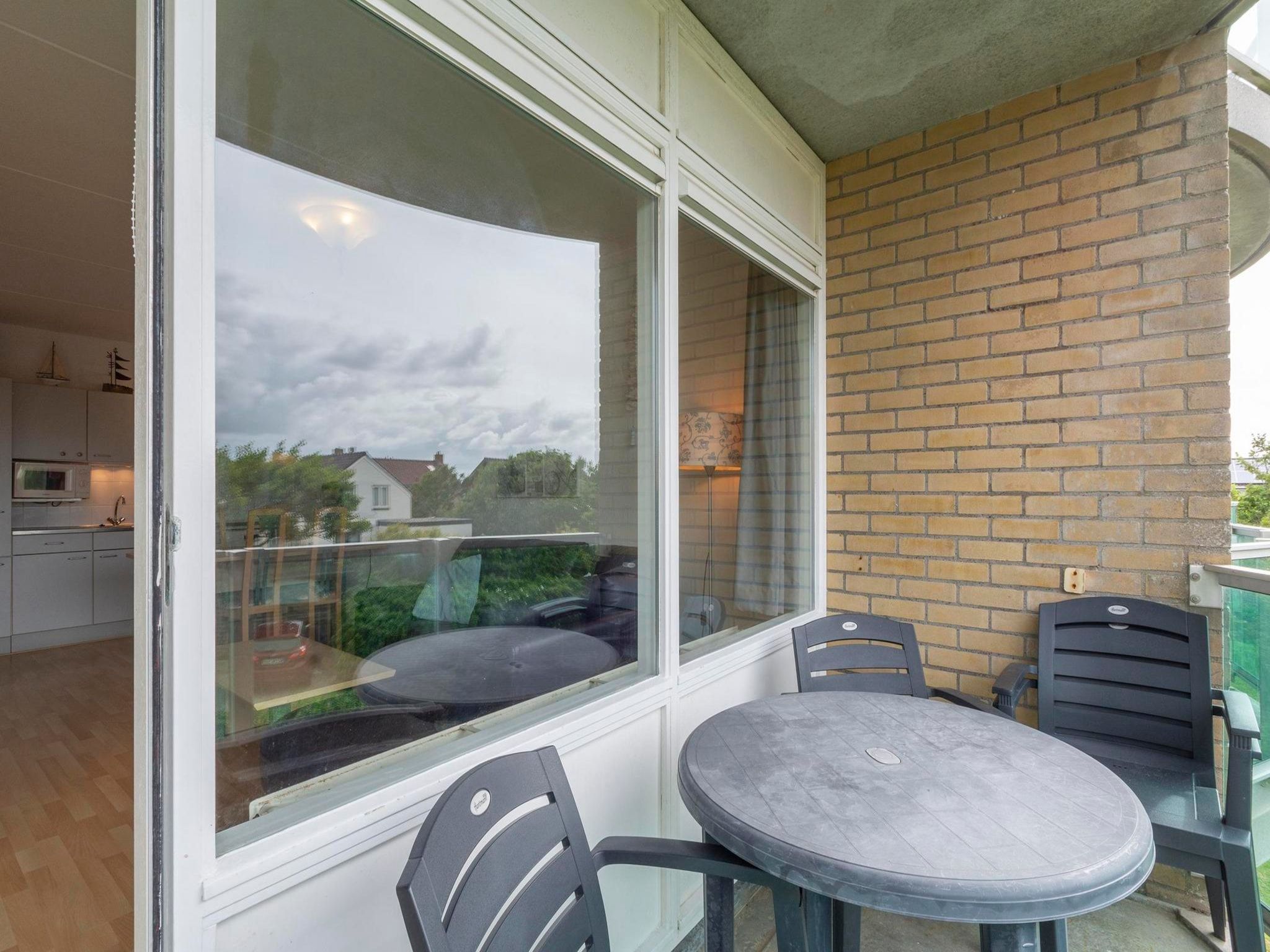 Het terras van Beach Appartement 29 in Callantsoog