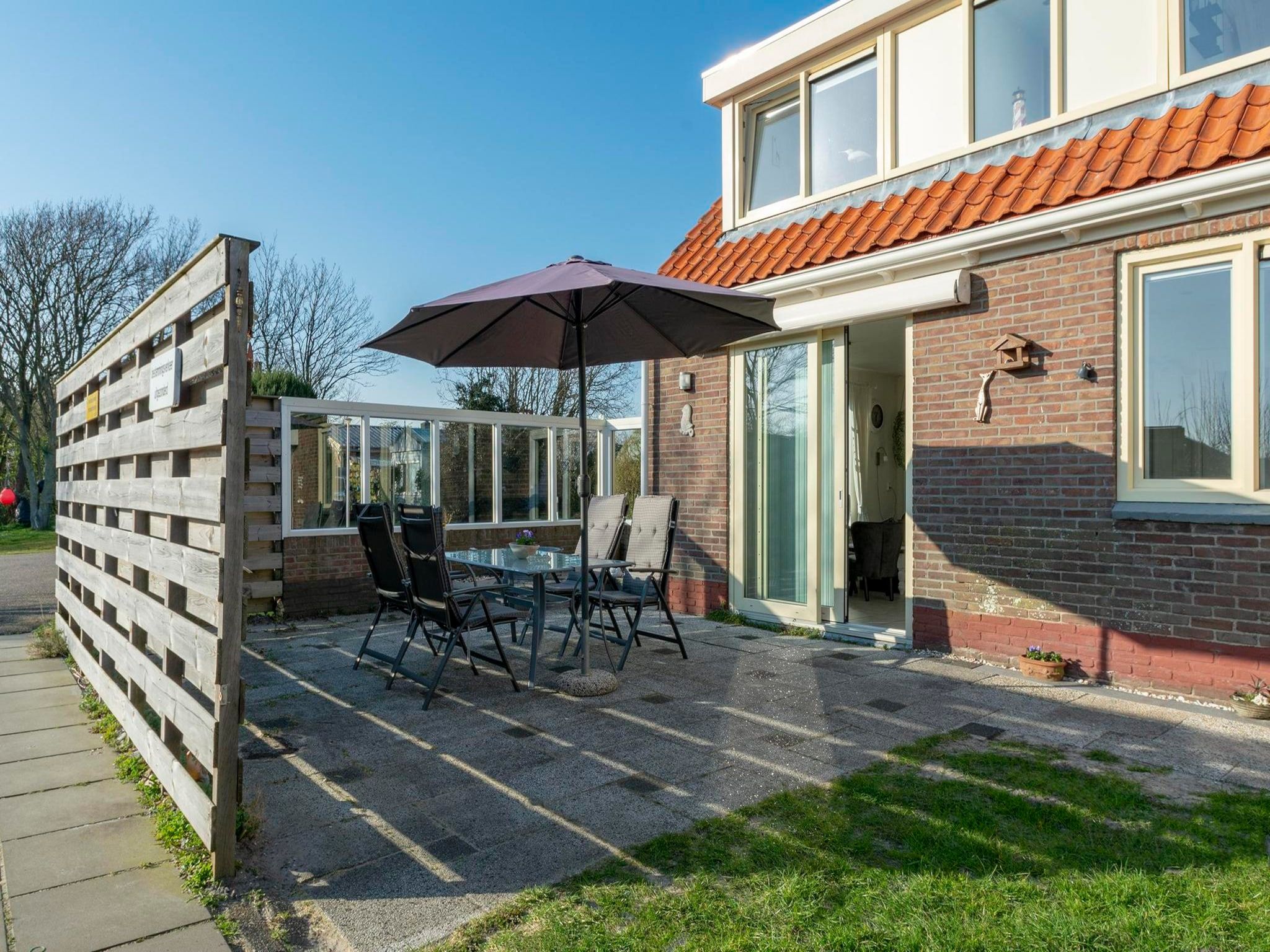 Het terras van Duinroos in Groote Keeten