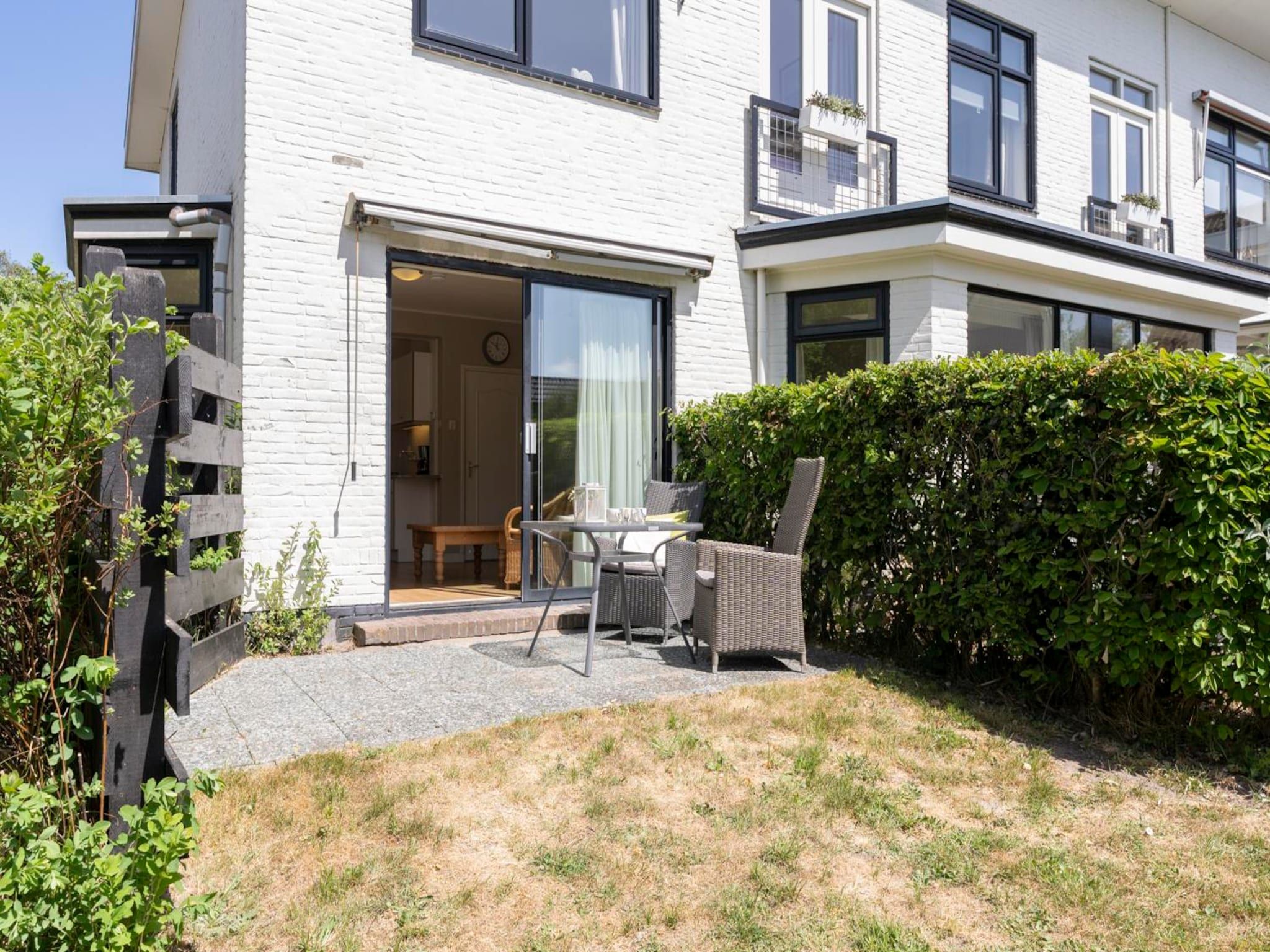 Het terras van Strandhuys Alikruik in De Koog
