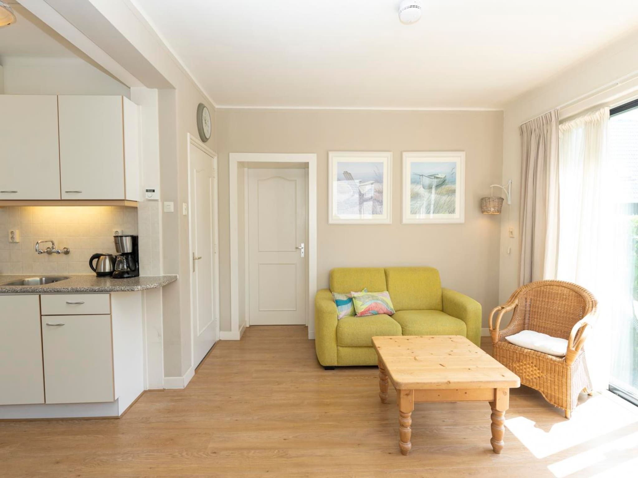 De woonkamer van Strandhuys Alikruik in De Koog