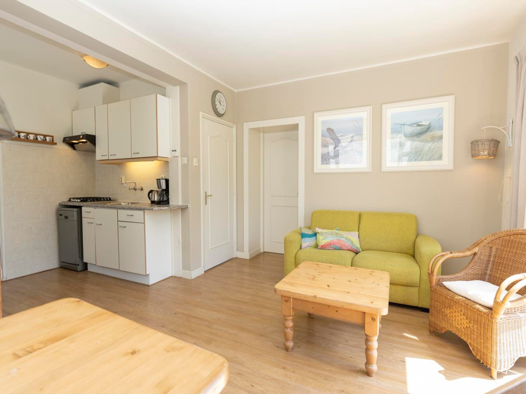 De woonkamer van Strandhuys Alikruik in De Koog
