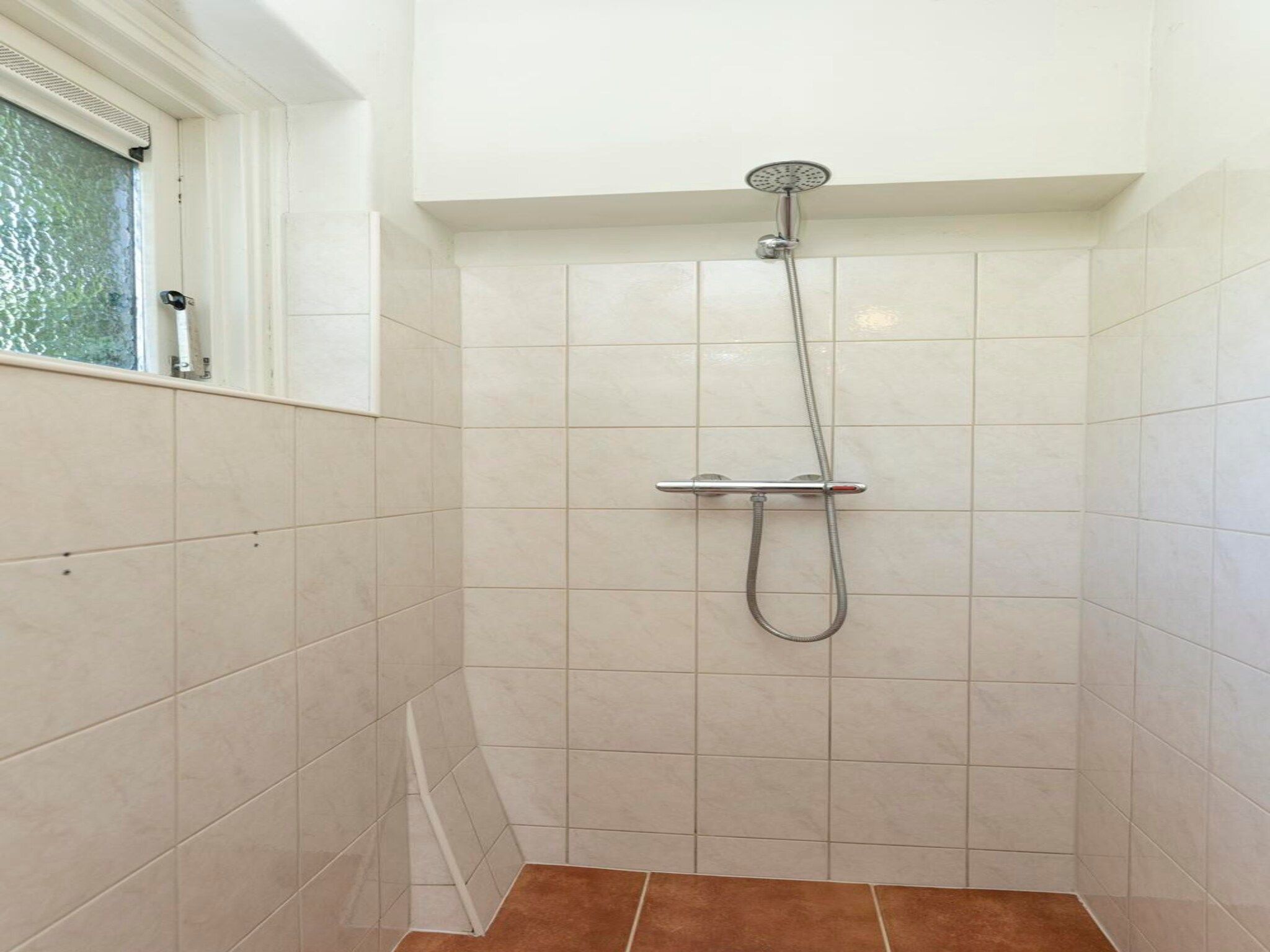 De badkamer van Strandhuys Alikruik in De Koog