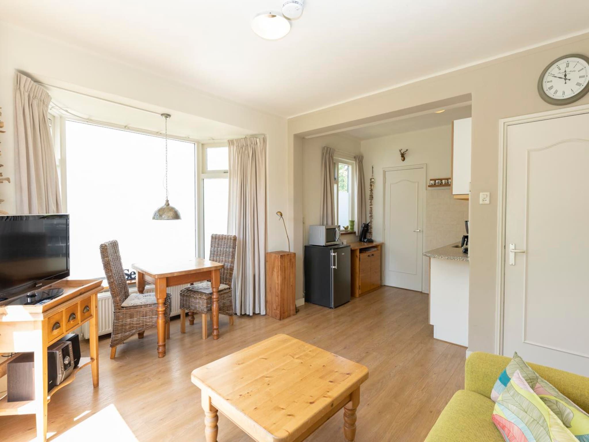 De woonkamer van Strandhuys Alikruik in De Koog