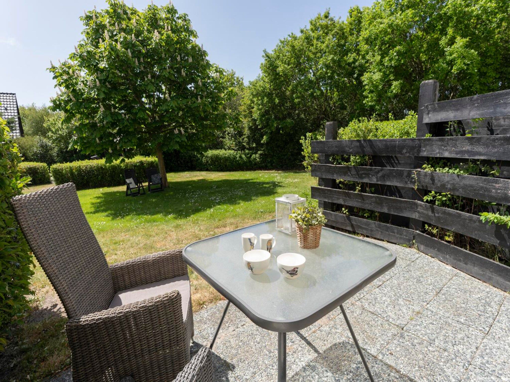 Het terras van Strandhuys Alikruik in De Koog
