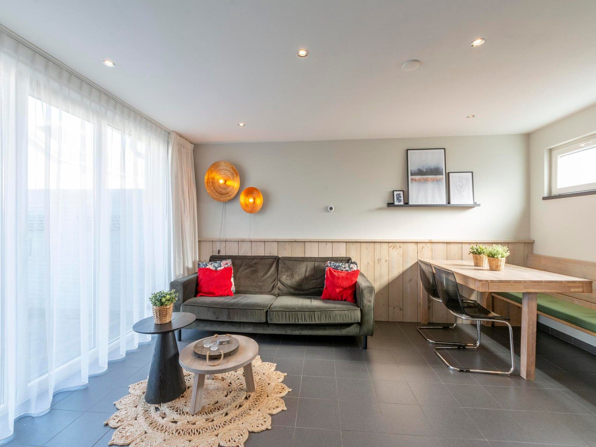 De woonkamer van Duinroosweg 83 in Callantsoog