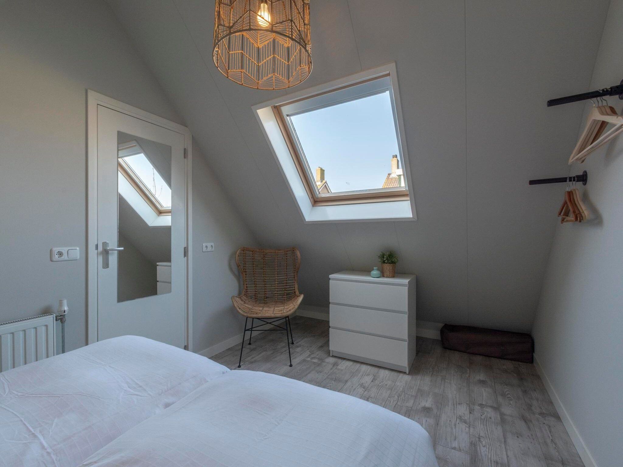 Een slaapkamer van Duinroosweg 83 in Callantsoog