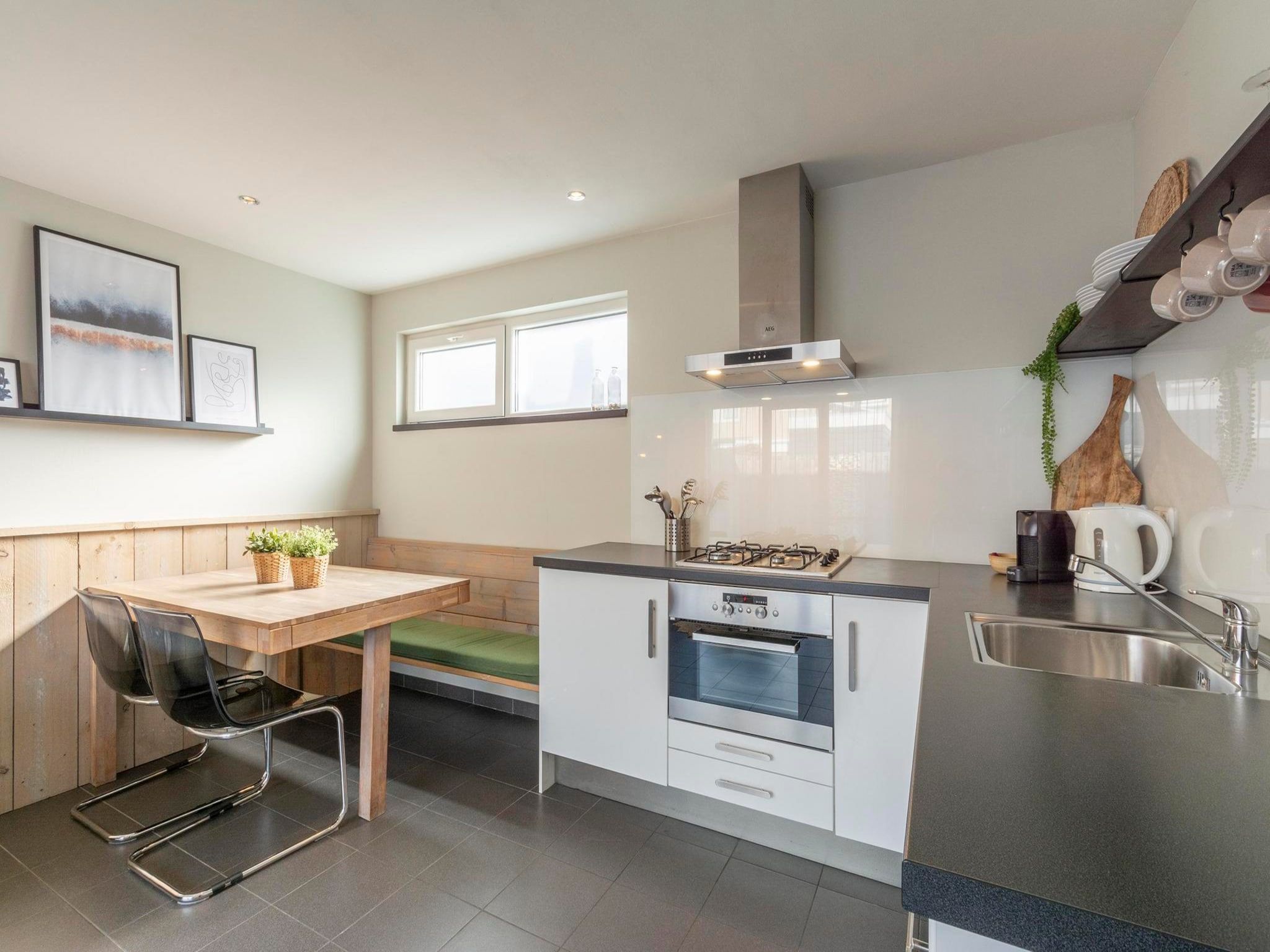 De keuken van Duinroosweg 83 in Callantsoog